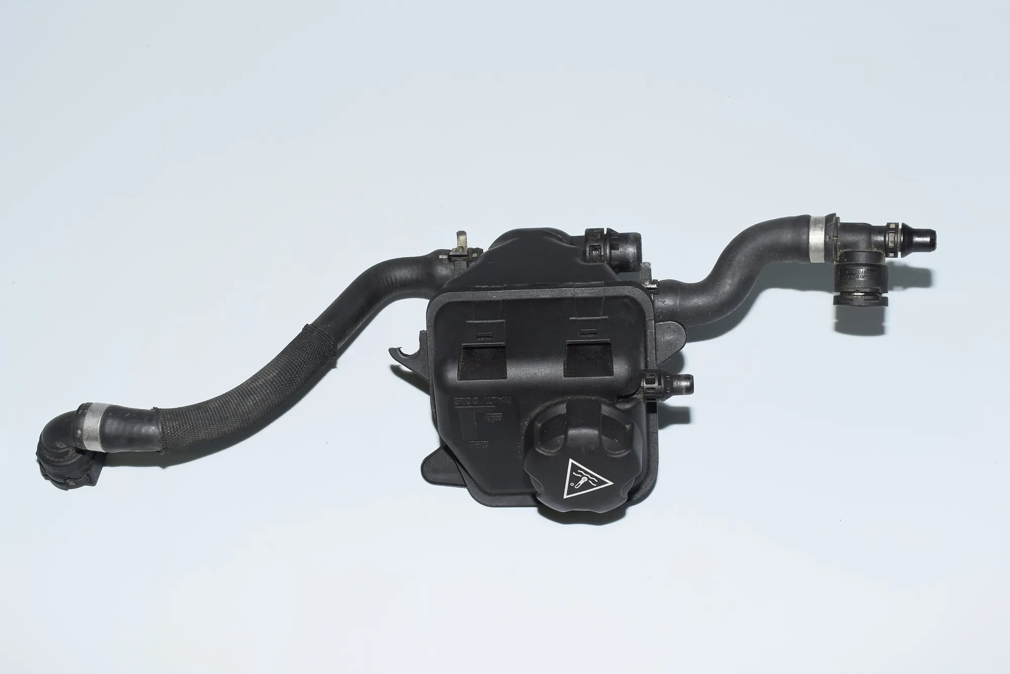 Expansion Tank – OEM 7575578 · BMW 7 (F01, F02) BMW 7 (F01, F02) 750 i 2009 – 3