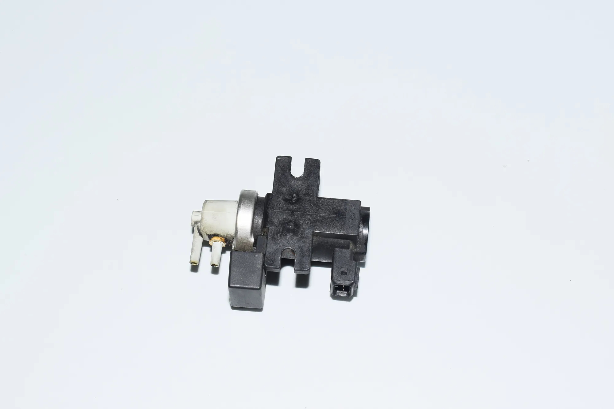 Solenoid Valve – OEM 7595374 · BMW 7 (F01, F02) BMW 7 (F01, F02) 750 i 2009 – 3