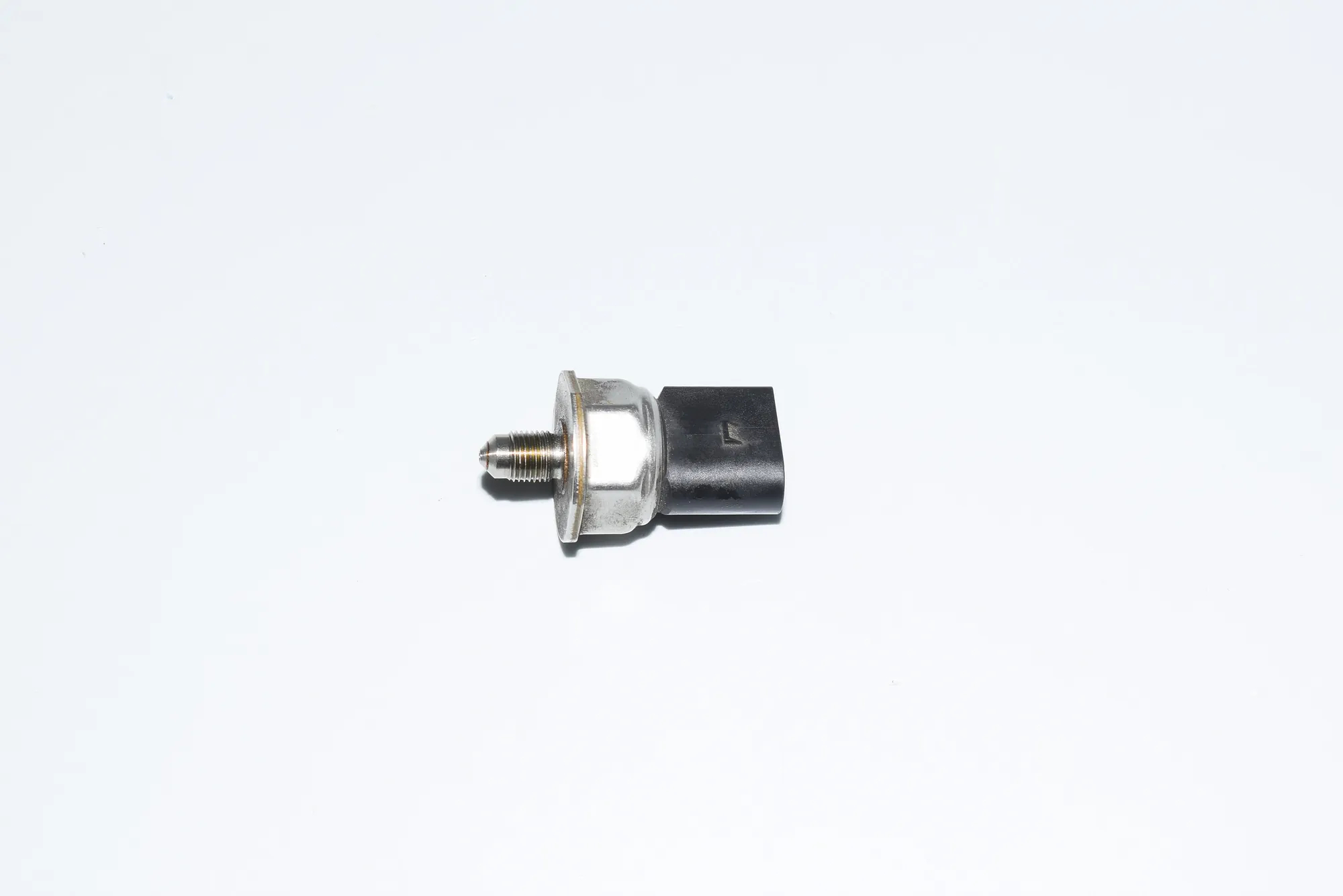 Fuel Rail Pressure Sensor – OEM 7537319 · BMW 7 (F01, F02) BMW 7 (F01, F02) 750 i 2009 – 2