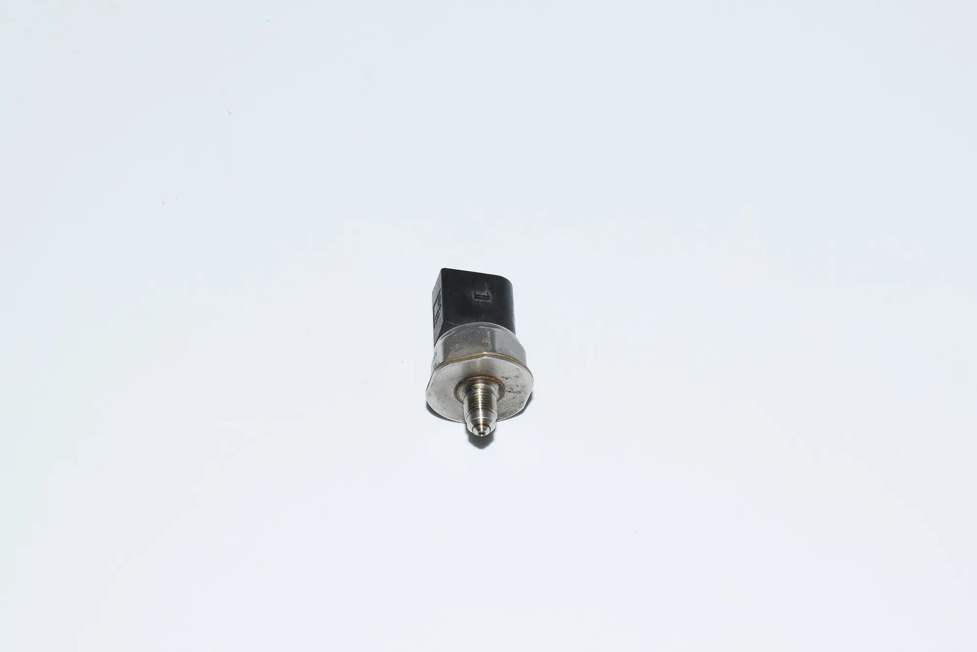 Fuel Rail Pressure Sensor – OEM 7537319 · BMW 7 (F01, F02) BMW 7 (F01, F02) 750 i 2009