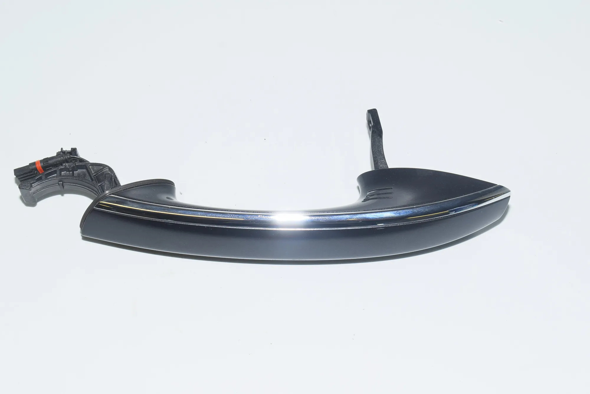 Rear Left Door Exterior Handle – OEM 8067737 · BMW 7 (G11, G12) BMW 7 (G11, G12) 2016 – 2