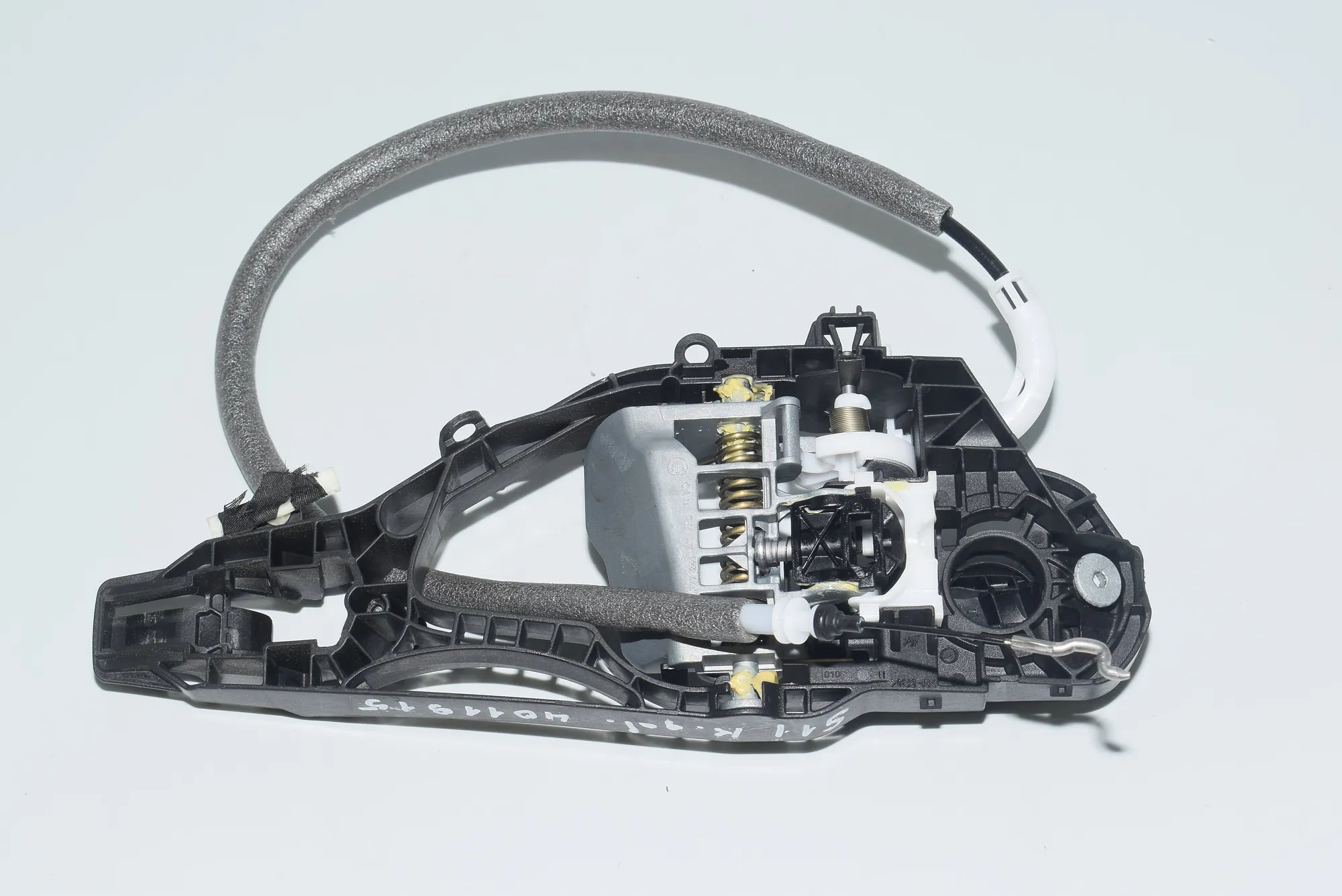 Rear Left Door Interior Handle Frame – OEM 7377241 · BMW 7 (G11, G12) BMW 7 (G11, G12) 2016 – 3