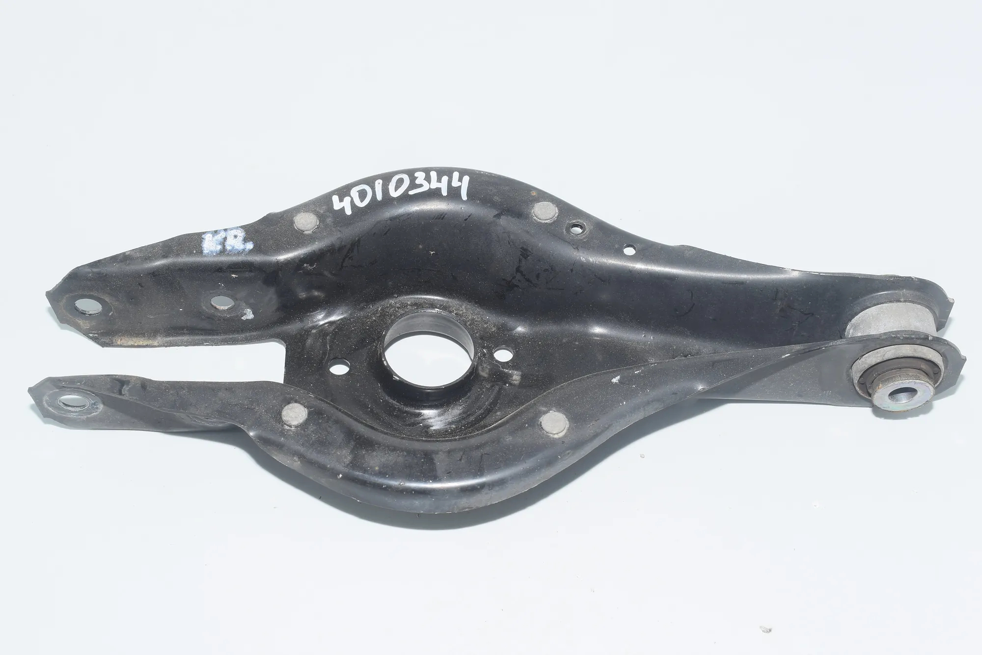Rear Left Lower Control Arm – OEM 6867540 · BMW 1 (F20) BMW 1 (F20) 118 d 2015
