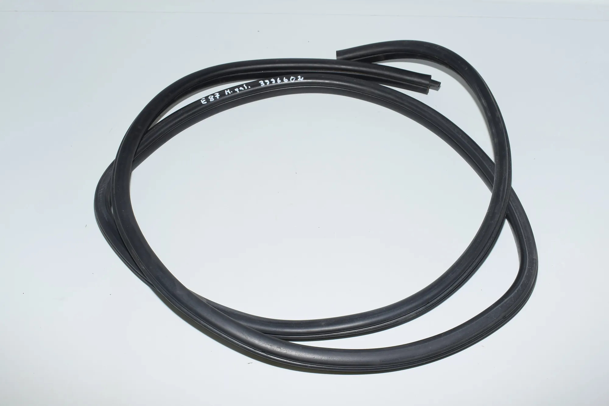 Rear Left Door Seal Rubber – OEM 7066618 · BMW 1 (E87) 123 d 2008 – 2