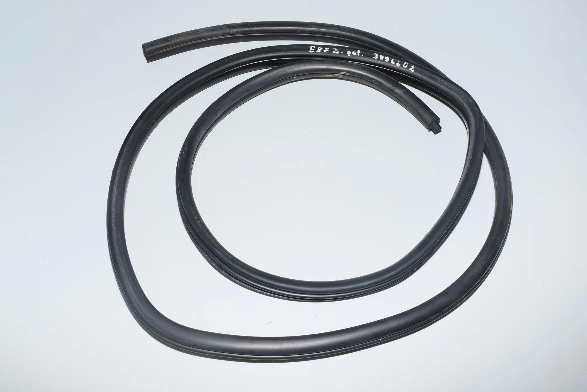 Rear Right Door Seal Rubber – OEM 7066618 · BMW 1 (E87) 123 d 2008