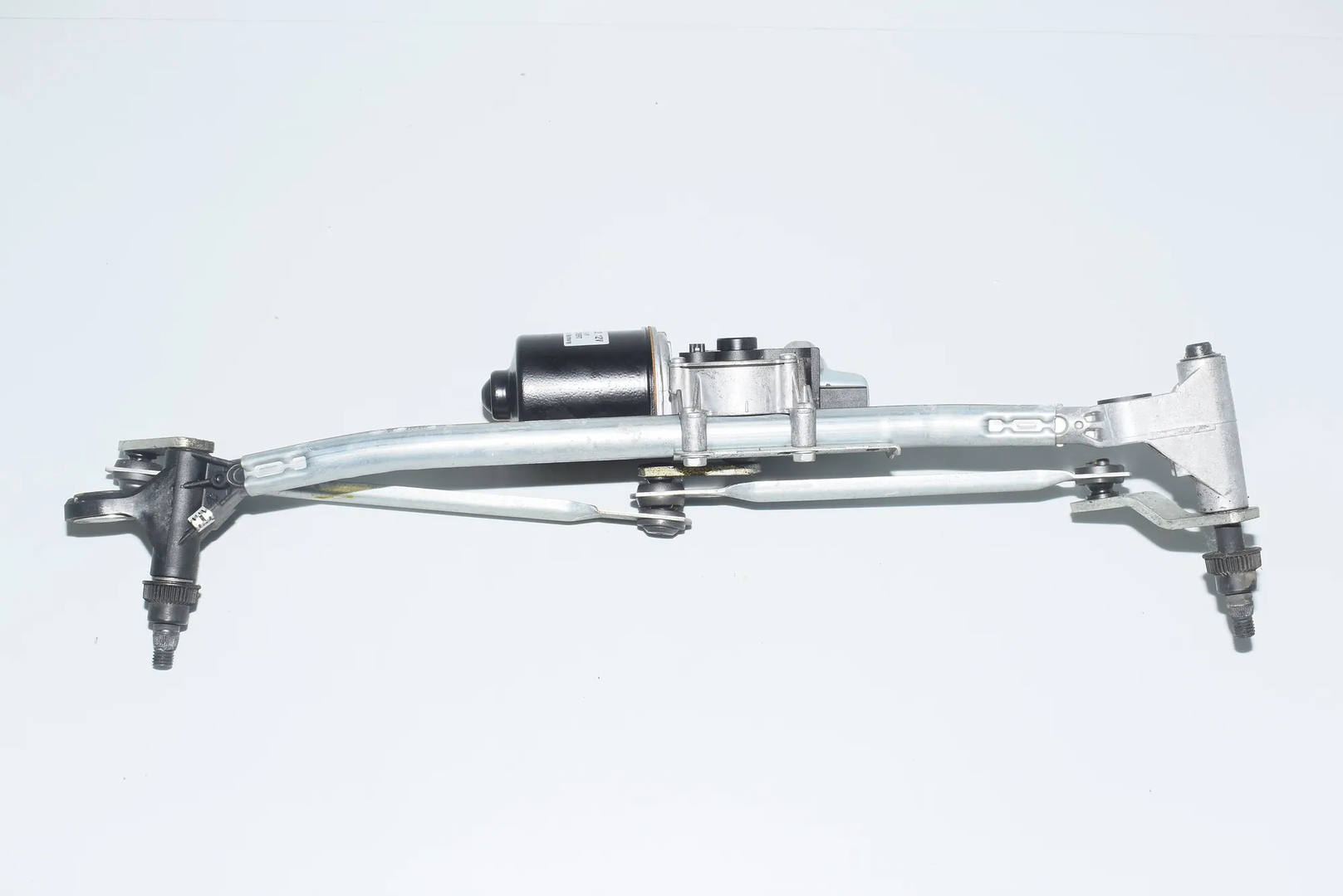 Front Windshield Wiper Mechanism – OEM 7193037 · BMW 1 1 (E87) (2003 - 2013) 123 d (2007 - 2011, 2.0 L, 150 kW) 2008 – 3