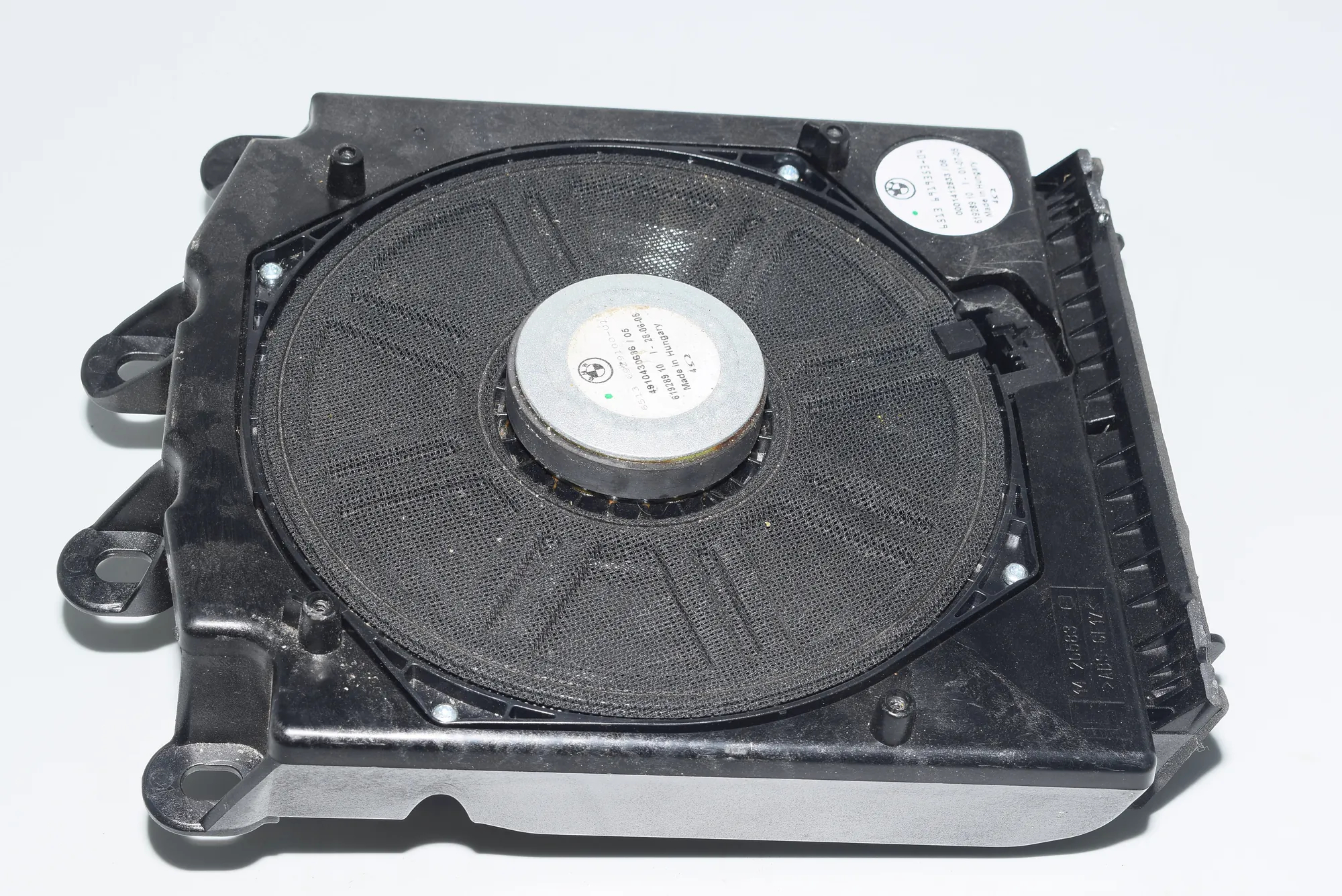Subwoofer – OEM 6919353 · BMW 5 Touring (E61) 523 i 2005 – 3