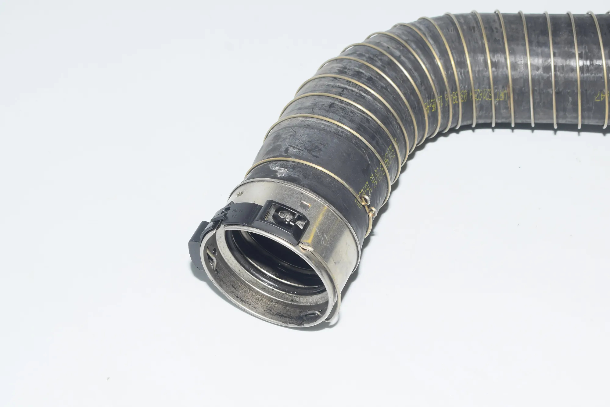Right Side Intercooler Hose – OEM 8573762 · BMW 3 Gran Turismo (F34) 320 d xDrive 2016 – 4
