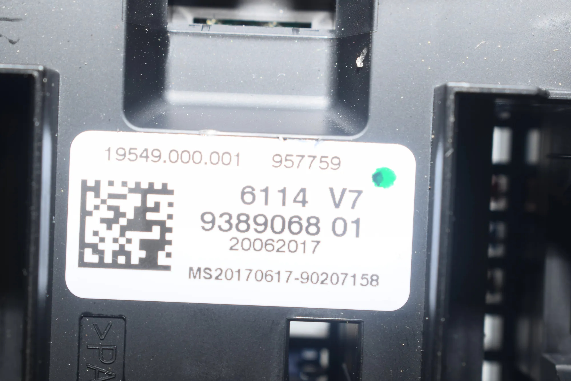 Fuse Box – OEM 9389068 · BMW 3 Touring (F31) 320 d xDrive 2017 – 5