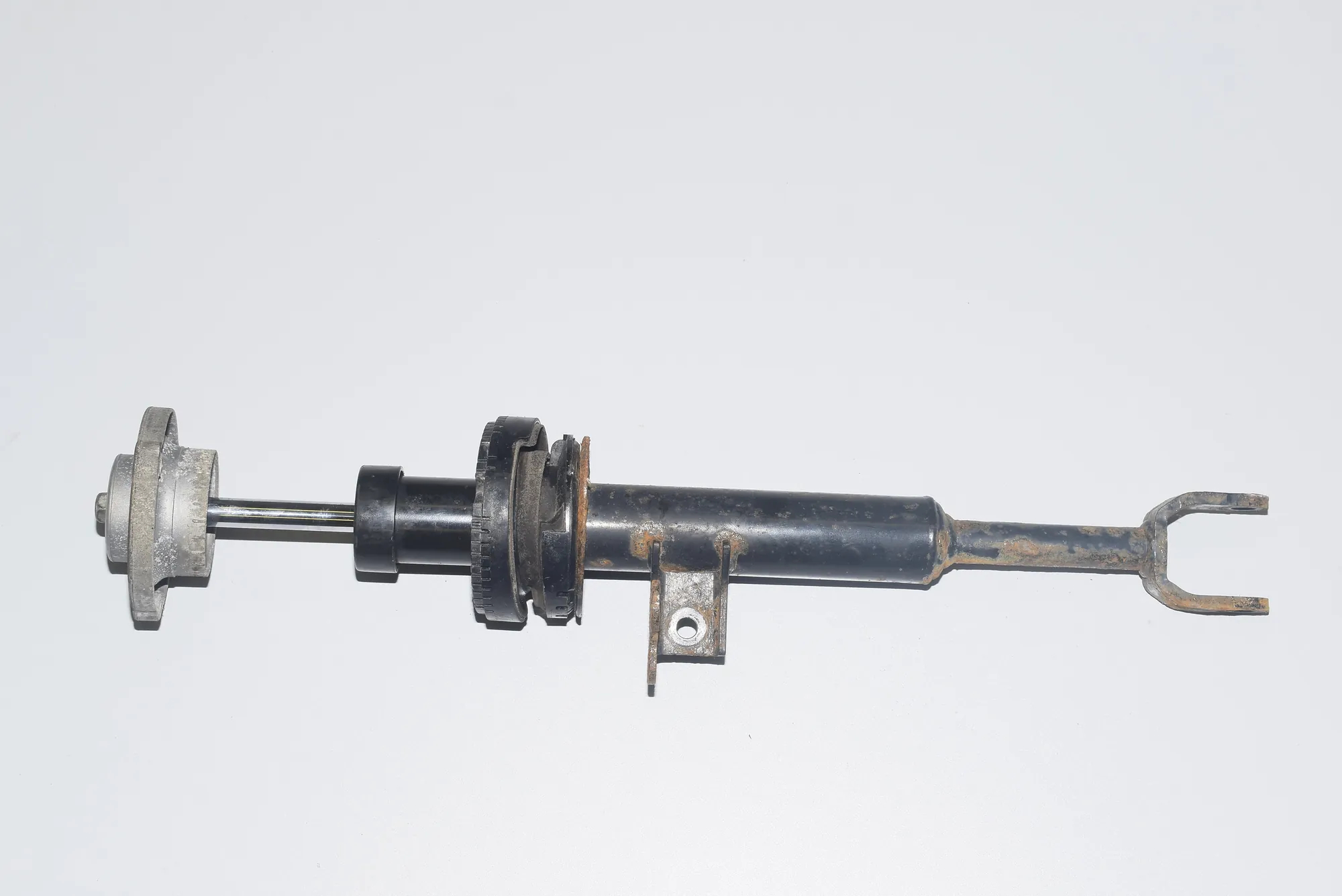 Front Left Shock Absorber – OEM 6795083 · BMW 5 (F10) 520 d 2010 – 2