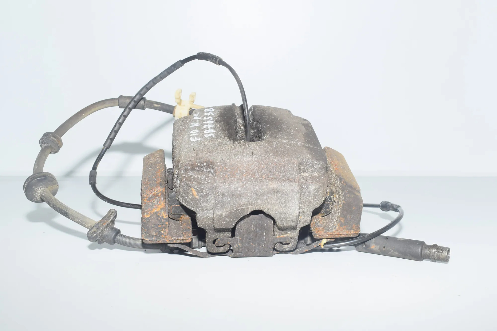 Front Left Brake Caliper · BMW 5 5 (F10) (2009 - 2016) 520 d (2010 - 2014, 2.0 L, 135 kW) 2010