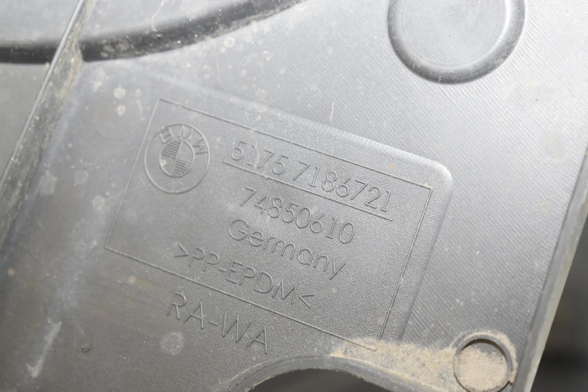 Other Underbody Cover – OEM 7186721 · BMW 5 Touring (F11) 530 d xDrive 2011 – 3