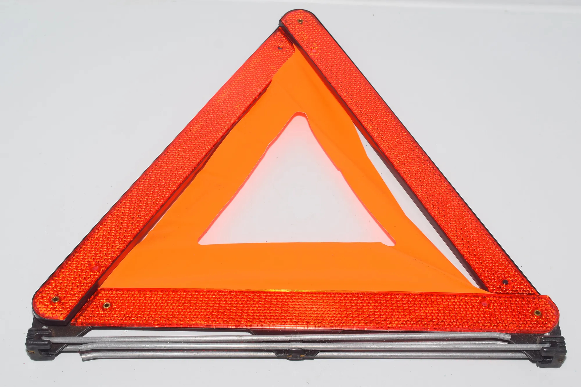 Warning Triangle – OEM 1095457 · BMW 3 (E90) BMW 3 (E90) 2005 – 3