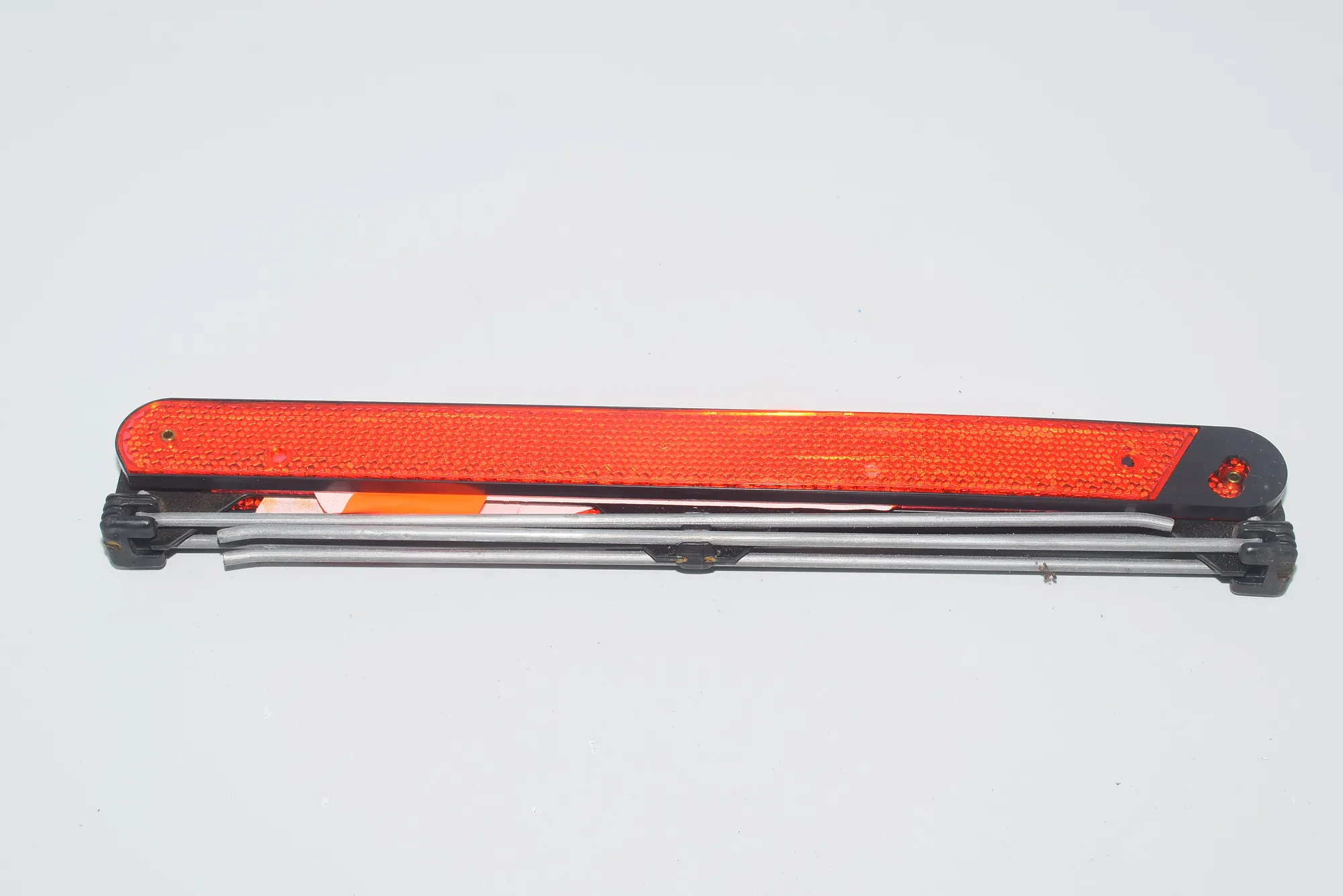 Warning Triangle – OEM 1095457 · BMW 3 (E90) BMW 3 (E90) 2005 – 2