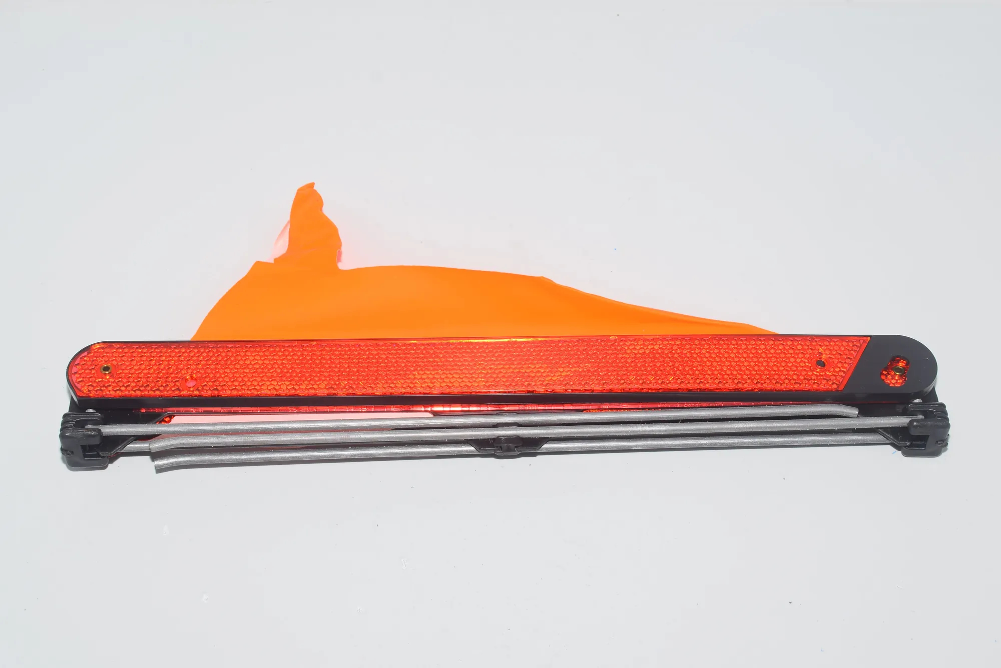 Warning Triangle – OEM 1095457 · BMW 7 (E38) BMW 7 (E38) 2000 – 3