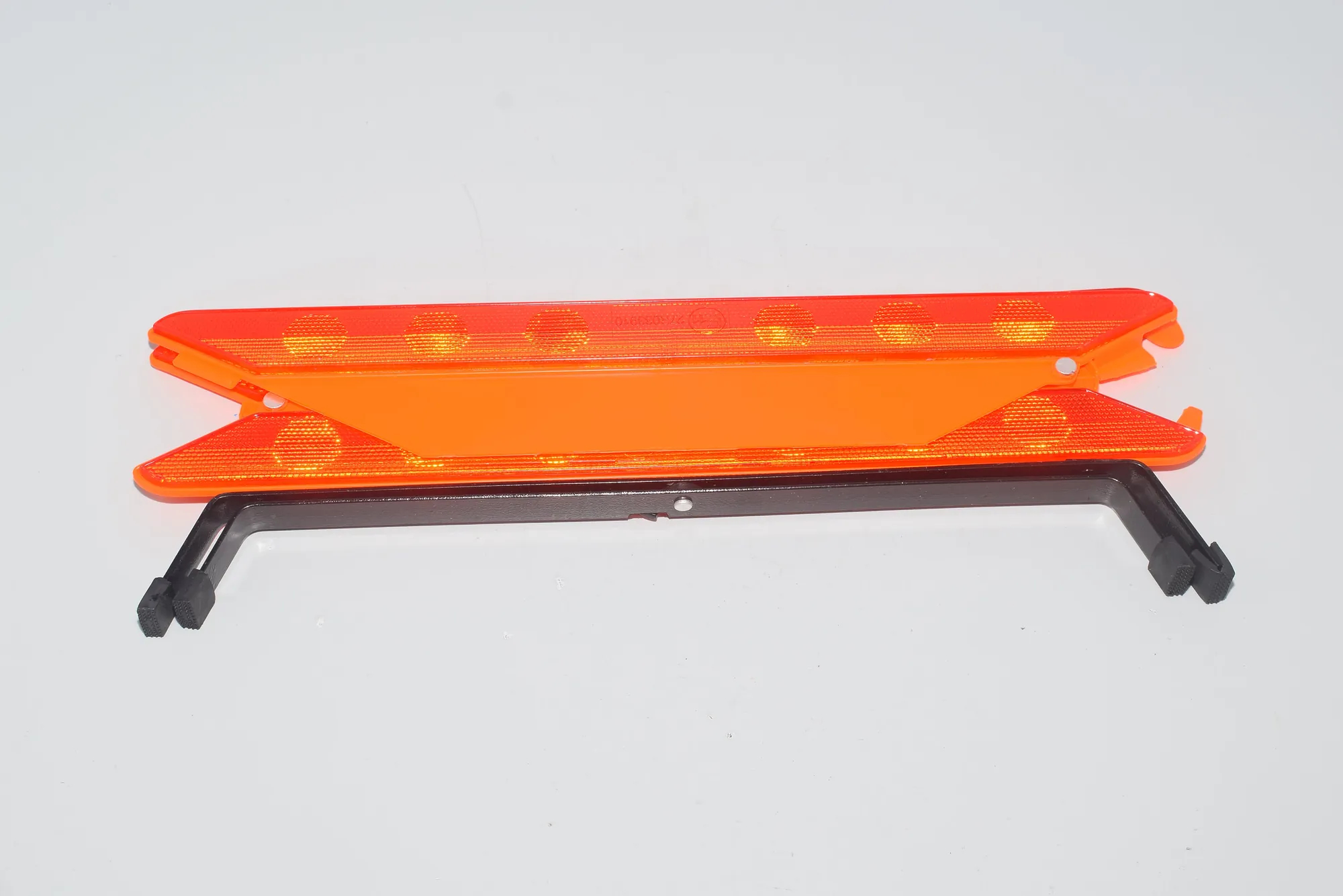 Warning Triangle – OEM NA · BMW X5 (E53) BMW X5 (E53) 2000 – 2