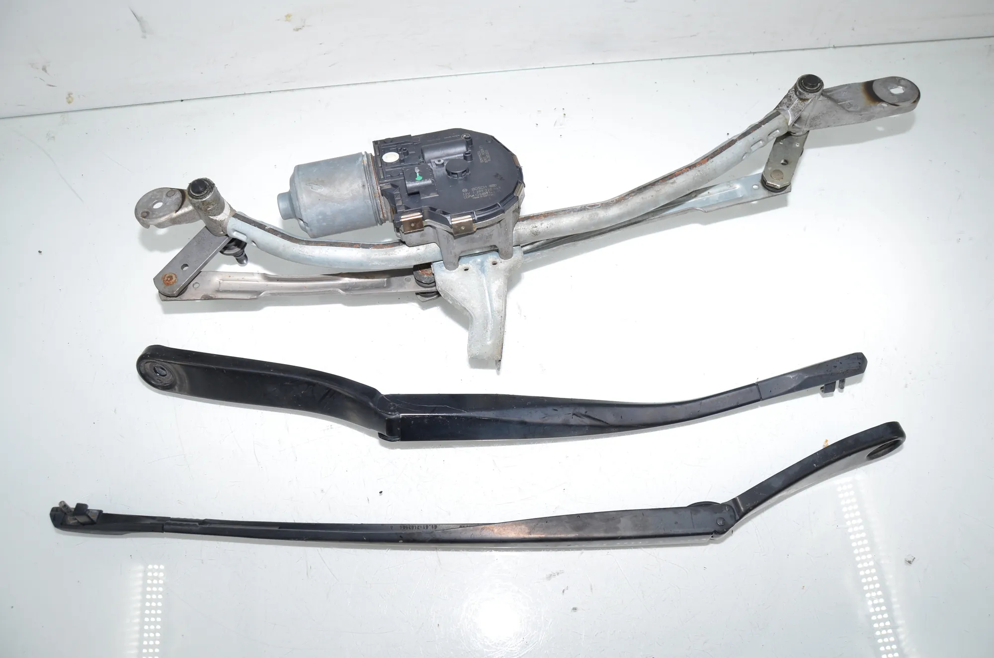 Front Windshield Wiper Mechanism – OEM 7306266 · BMW 5 Touring (F11) 530 d xDrive 2011 – 3