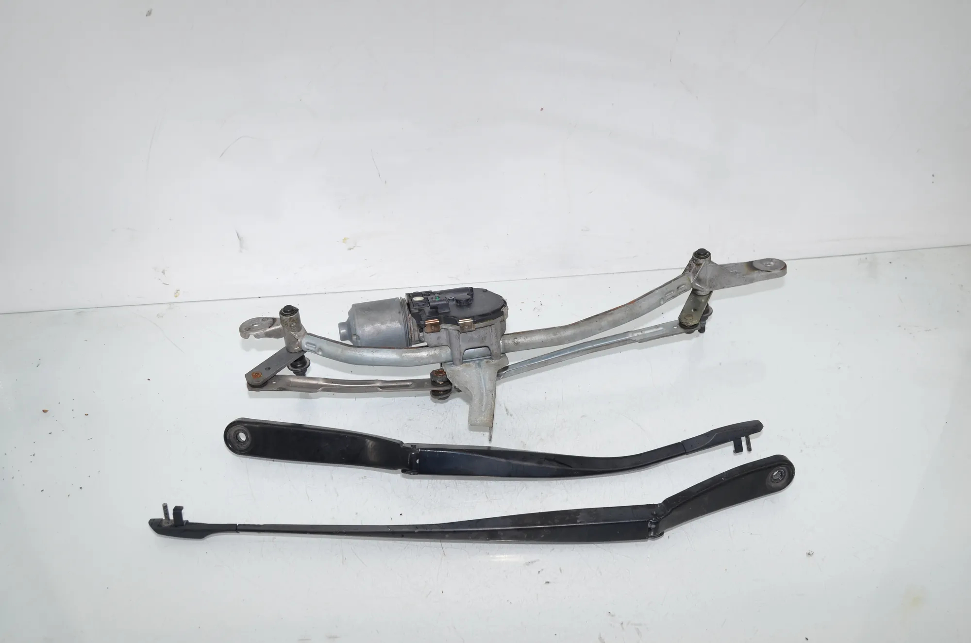 Front Windshield Wiper Mechanism – OEM 7306266 · BMW 5 Touring (F11) 530 d xDrive 2011