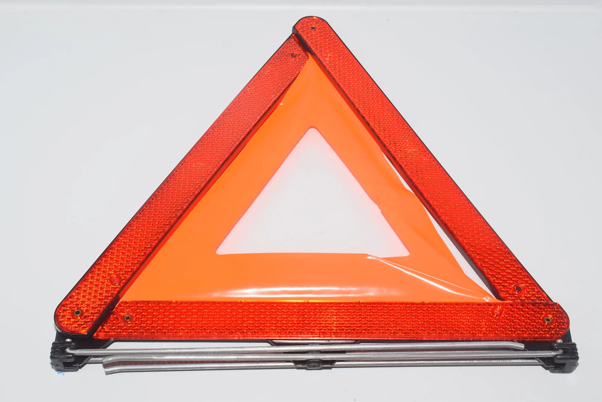 Warning Triangle – OEM 1095457 · BMW 5 (E60) BMW 5 (E60) 2004