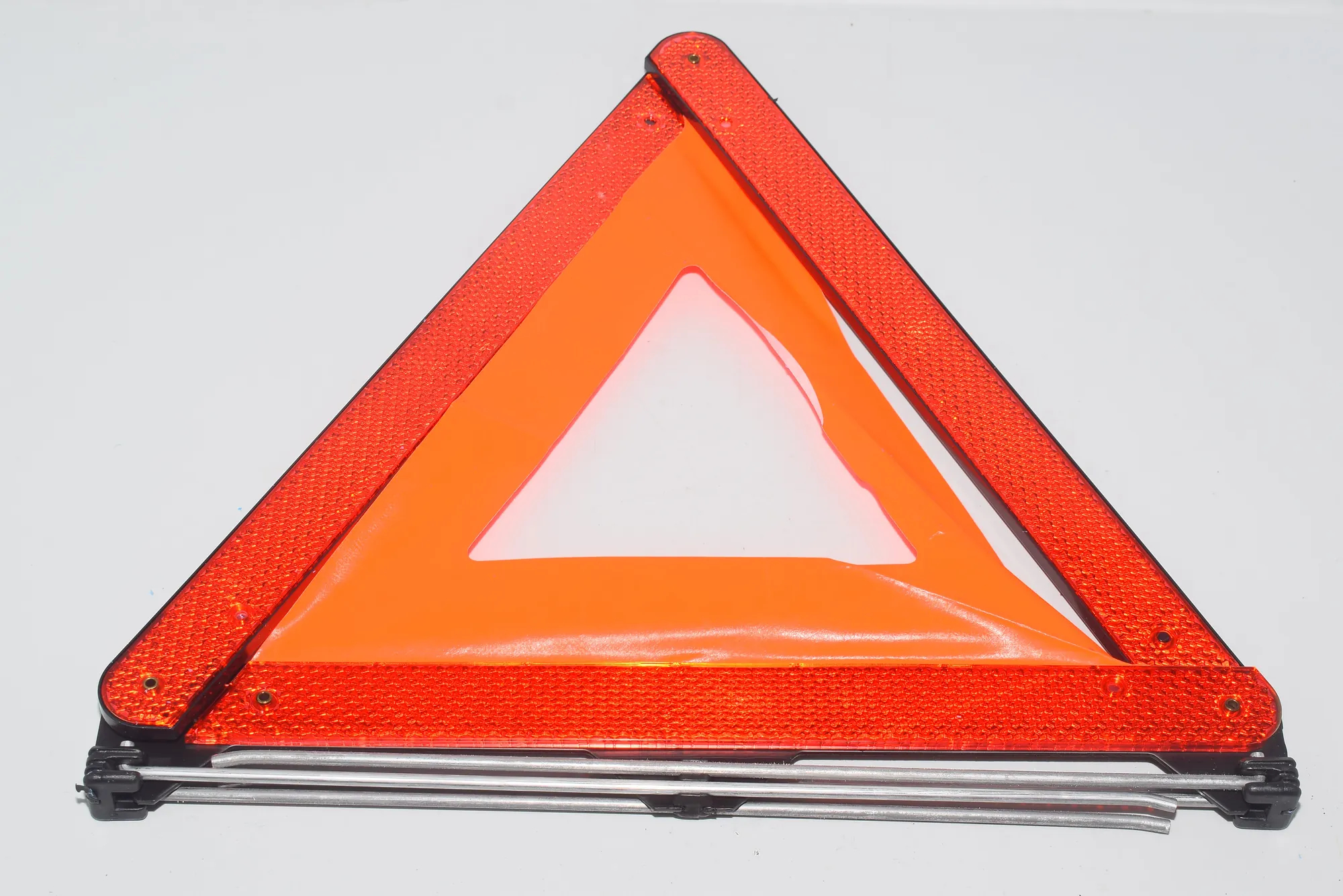 Warning Triangle – OEM 1095457 · BMW 5 (E60) BMW 5 (E60) 2004