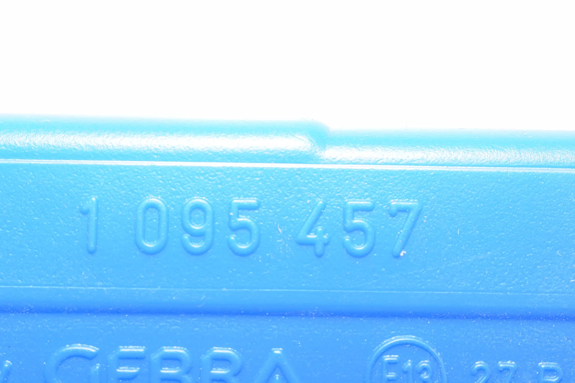 Warning Triangle – OEM 1095457 · BMW 5 (E60) BMW 5 (E60) 2004 – 5