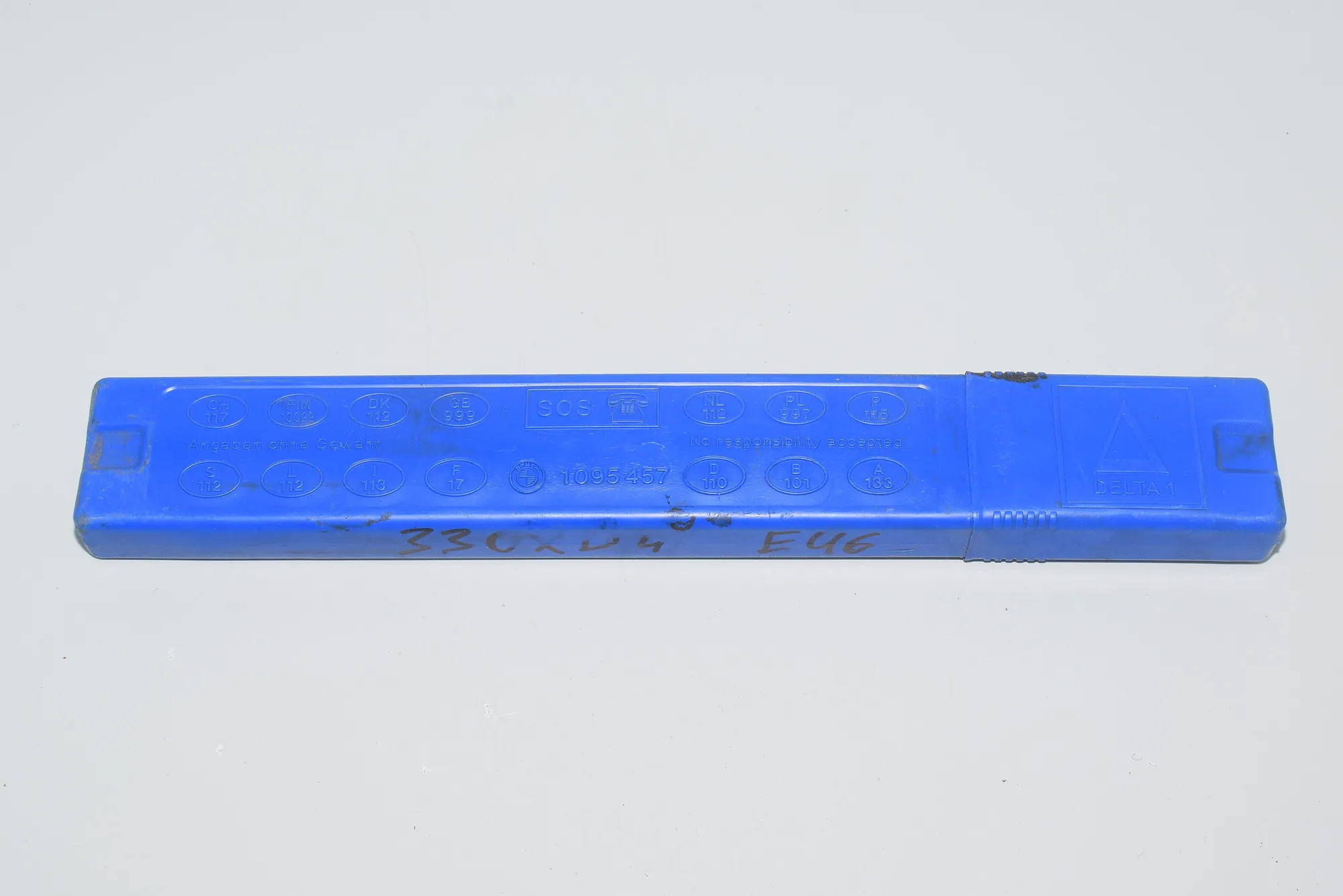 Warning Triangle – OEM 1095457 · BMW 3 (E46) BMW 3 (E46) 2000