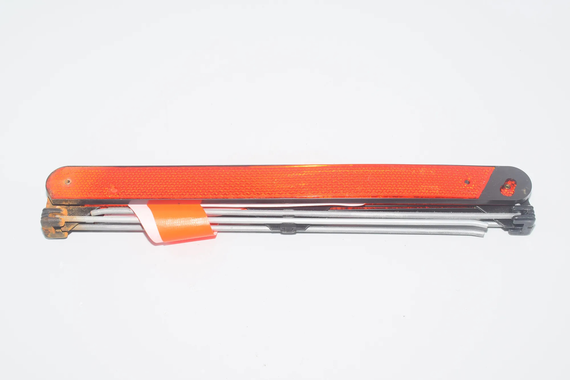 Warning Triangle – OEM 1095457 · BMW 5 (E39) BMW 5 (E39) 2000