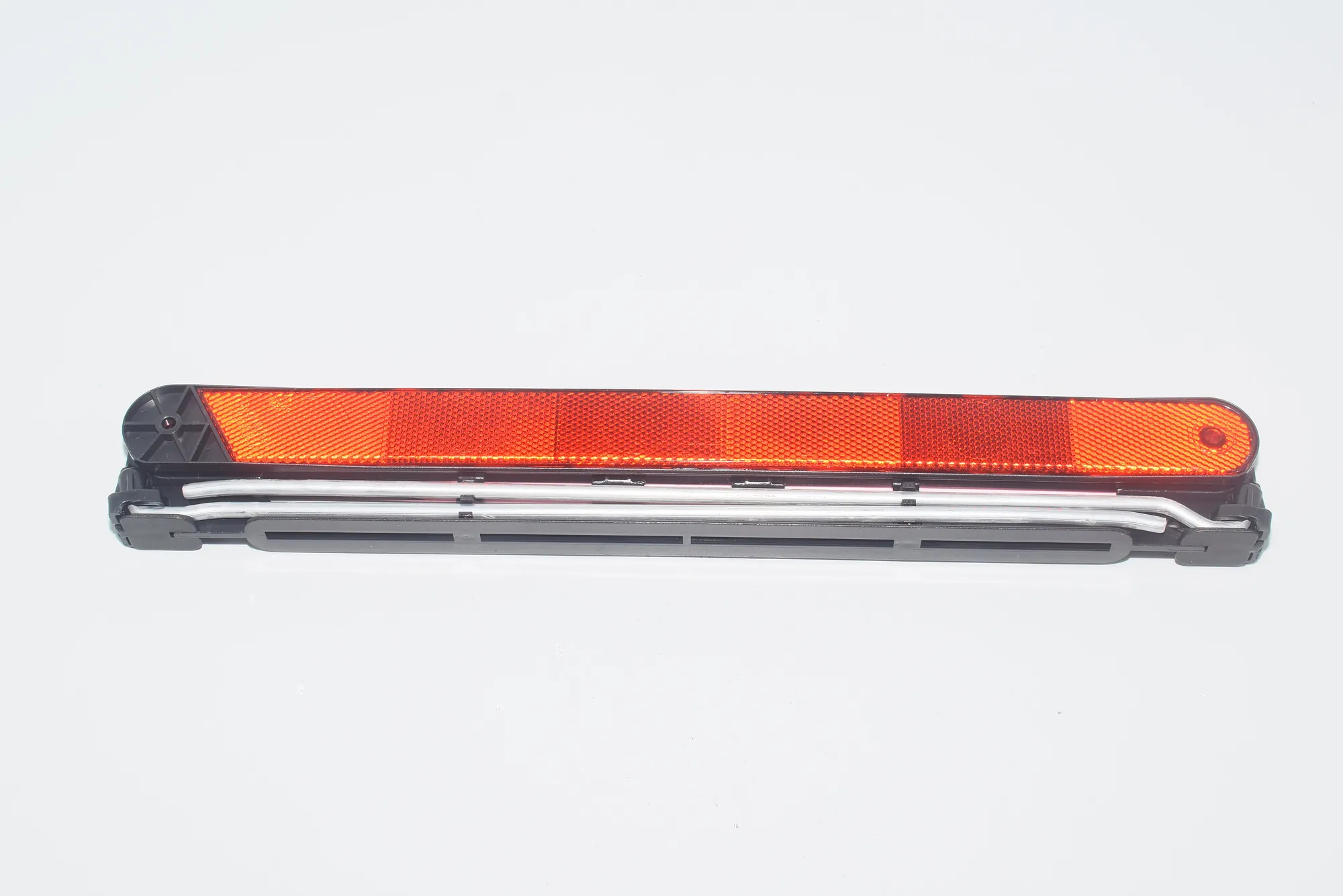 Warning Triangle – OEM 1095457 · BMW 5 (E60) BMW 5 (E60) 2004 – 2