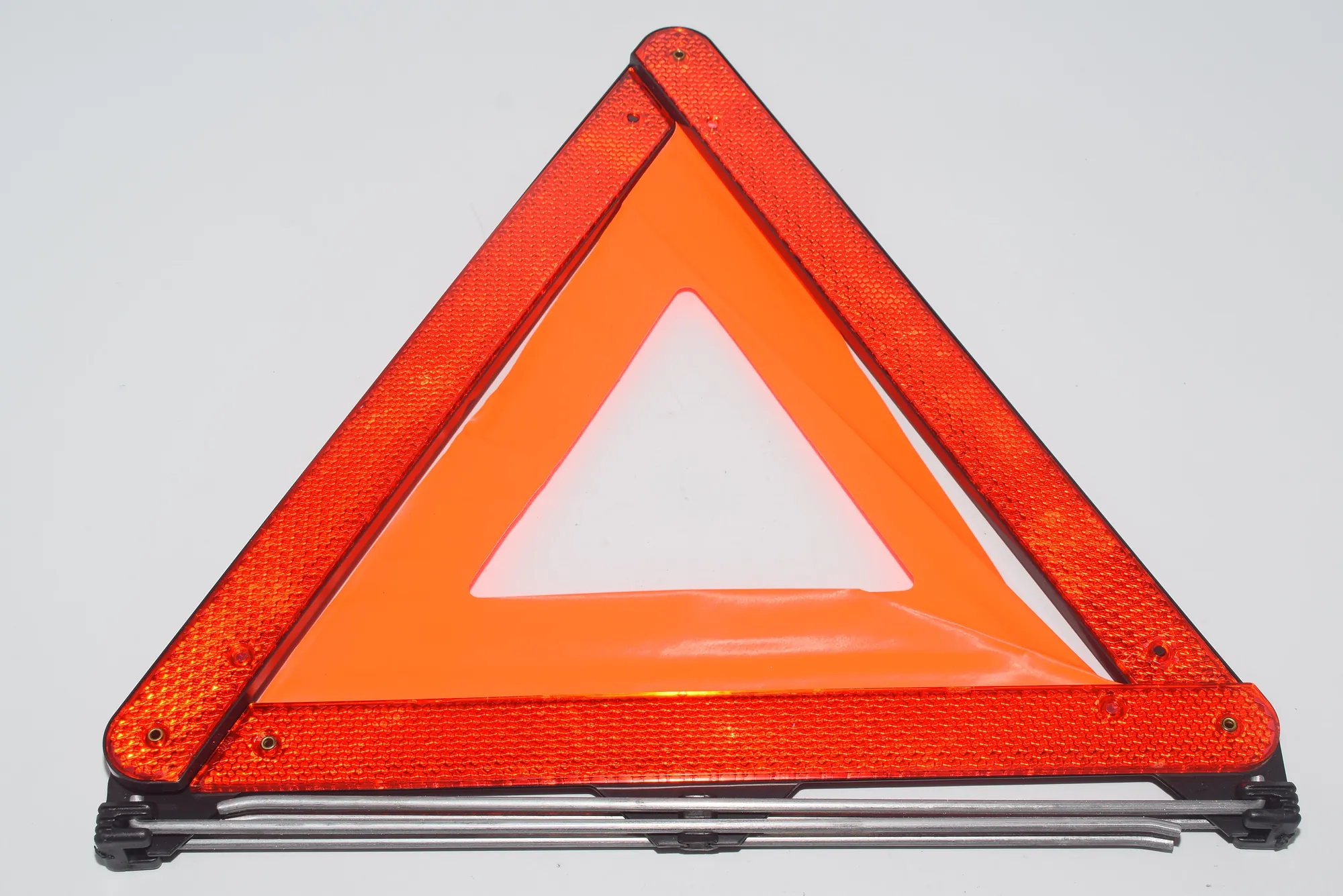 Warning Triangle – OEM 1095457 · BMW 5 Touring (E39) BMW 5 Touring (E39) 2000 – 2
