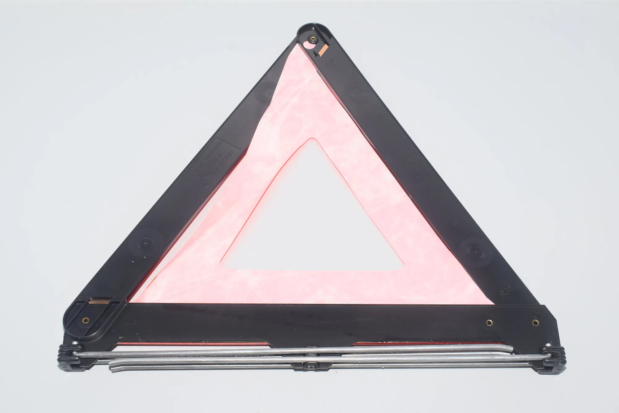Warning Triangle – OEM 1095457 · BMW 5 (E39) BMW 5 (E39) 2000