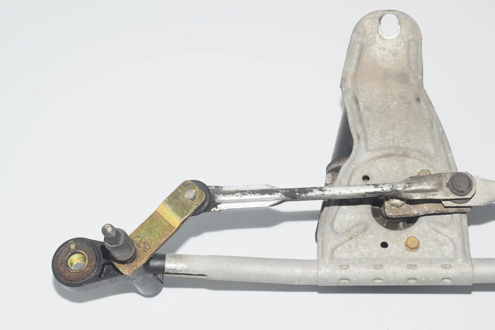Front Windshield Wiper Mechanism – OEM 7046571 · BMW X5 X5 (E53) (2000 - 2007) 3.0 i (2000 - 2006, 3.0 L, 170 kW) 2002 – 5