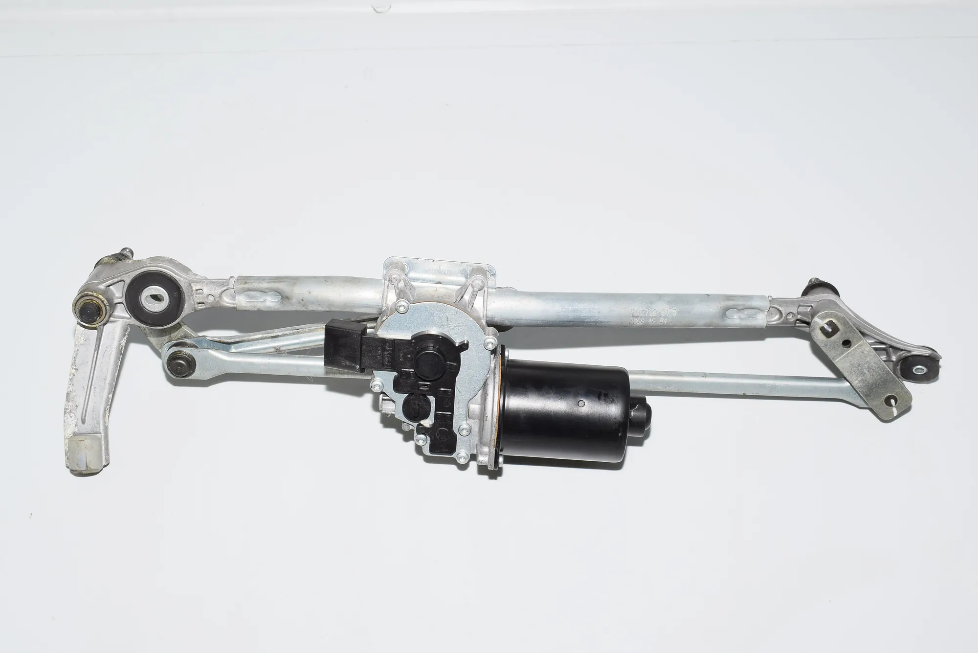 Front Windshield Wiper Mechanism – OEM 6978264 · BMW 3 Coupe (E92) 330 d 2008 – 2