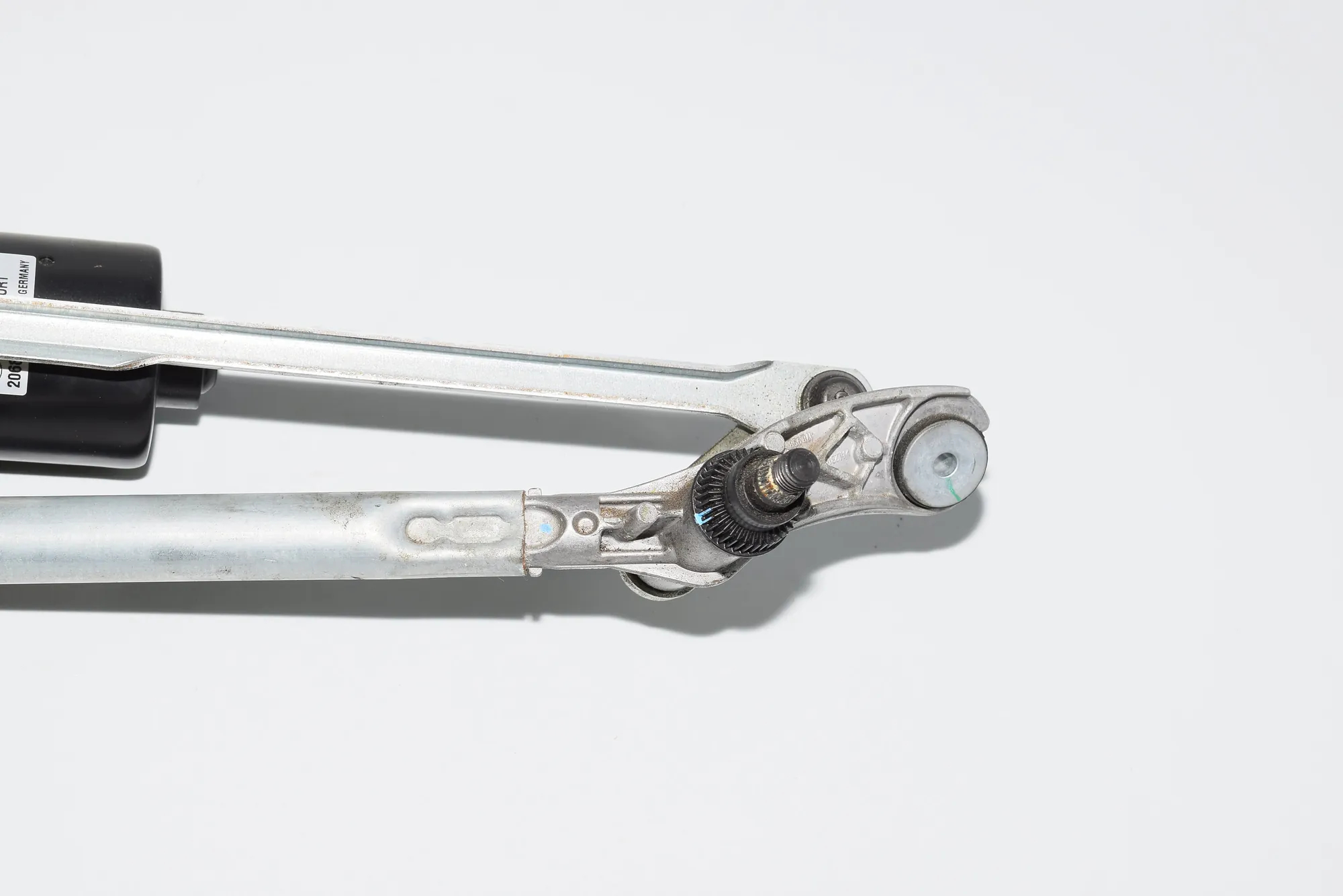 Front Windshield Wiper Mechanism – OEM 6978264 · BMW 3 Coupe (E92) 330 d 2008