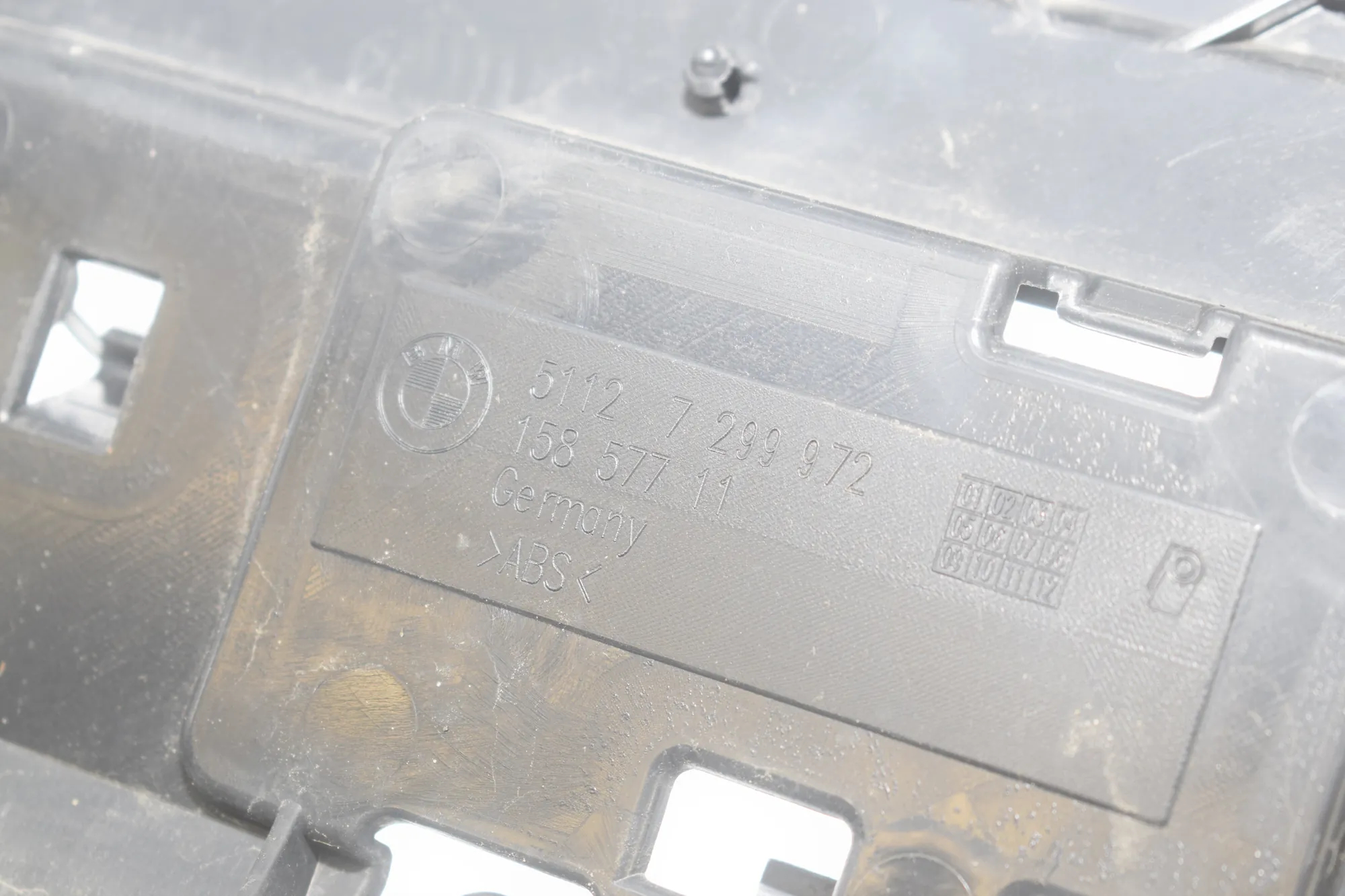 Rear Bumper Middle Bracket – OEM 7299972 · BMW 5 Touring (F11) 530 d xDrive 2011 – 4