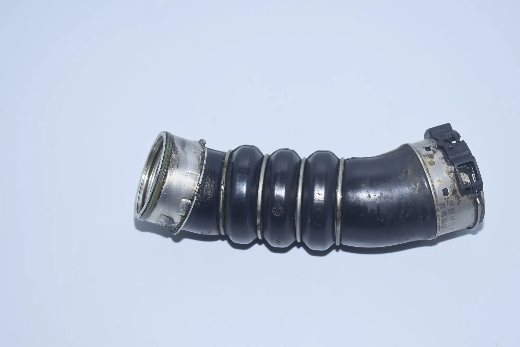 Right Side Intercooler Hose – OEM 7797480 · BMW 1 (E87) 116 d 2010