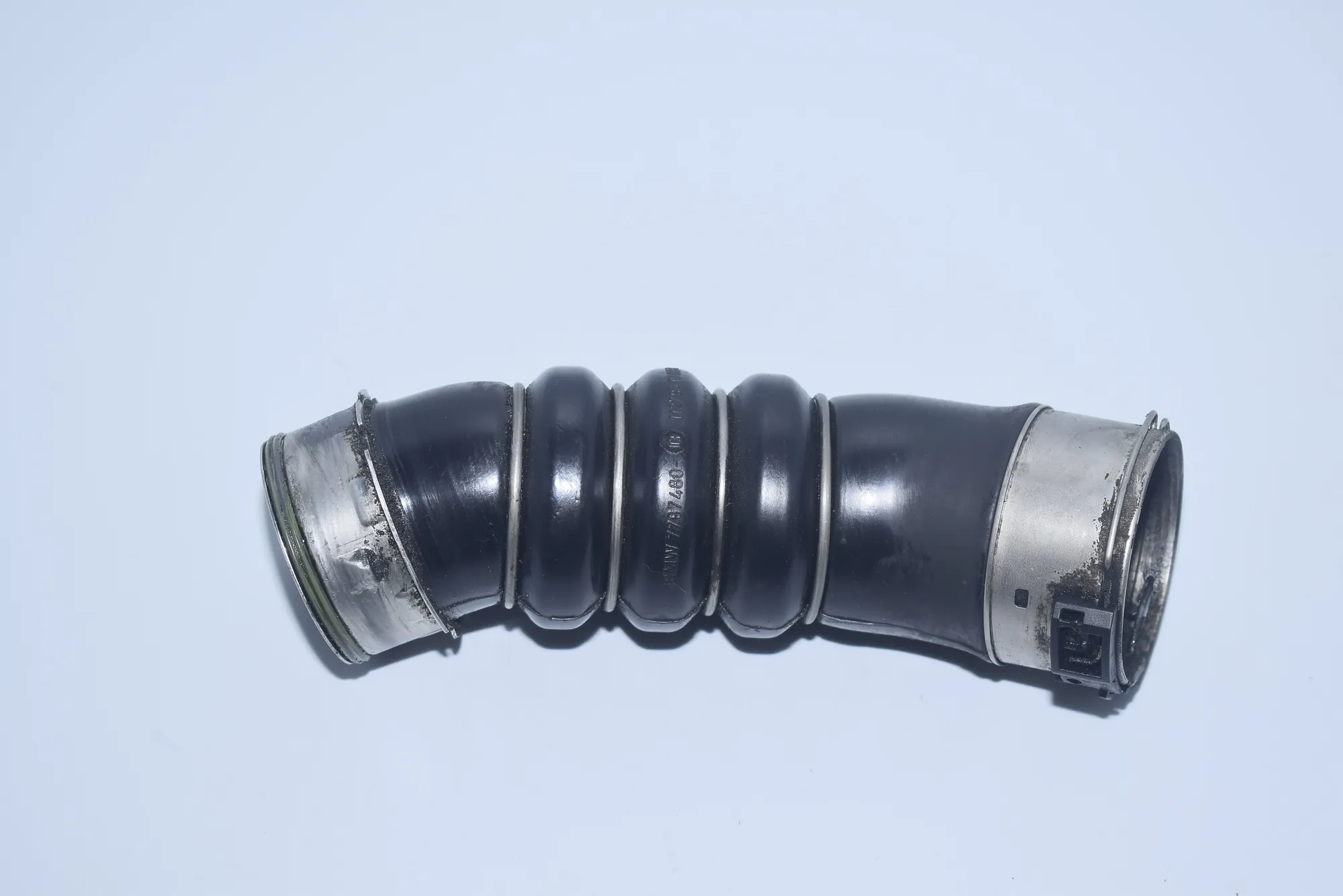 Right Side Intercooler Hose – OEM 7797480 · BMW 1 (E87) 116 d 2010 – 2