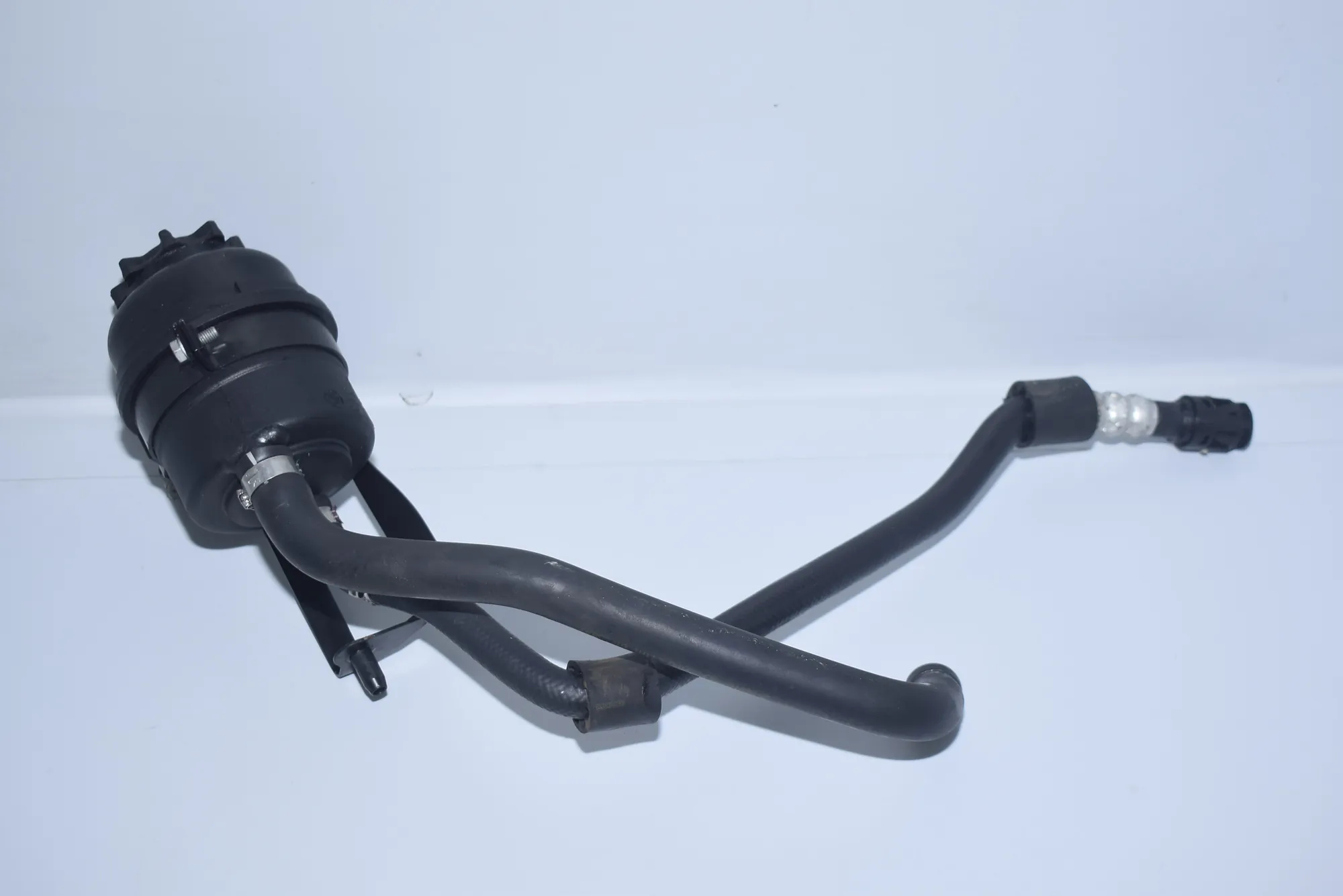 Power Steering Pump Tank – OEM 1097164 · BMW 5 (E60) 523 i 2006 – 2