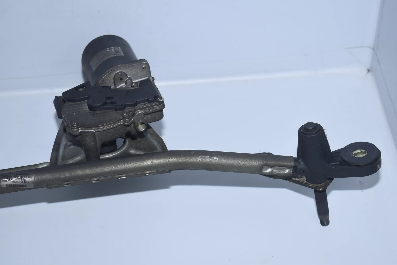 Front Windshield Wiper Mechanism – OEM 6913007 · BMW X5 X5 (E53) (2000 - 2007) 3.0 d (2003 - 2006, 3.0 L, 160 kW) 2004 – 3
