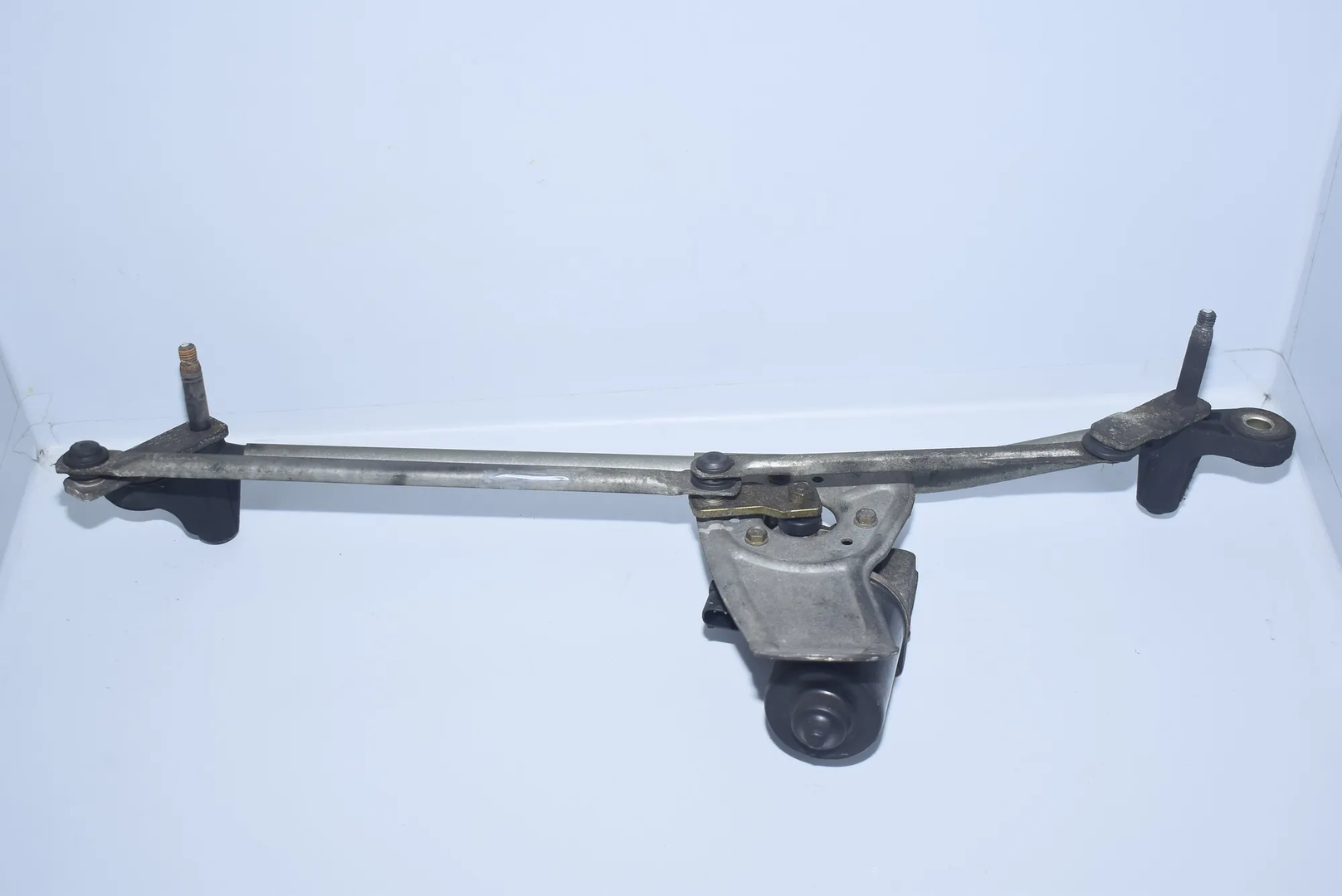 Front Windshield Wiper Mechanism – OEM 6913007 · BMW X5 X5 (E53) (2000 - 2007) 3.0 d (2003 - 2006, 3.0 L, 160 kW) 2004 – 4
