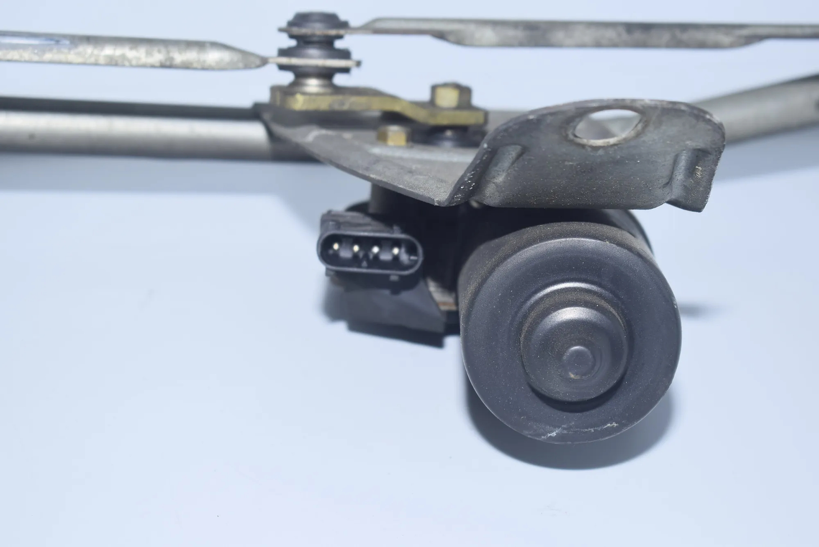Front Windshield Wiper Mechanism – OEM 6913007 · BMW X5 X5 (E53) (2000 - 2007) 3.0 d (2003 - 2006, 3.0 L, 160 kW) 2004 – 5