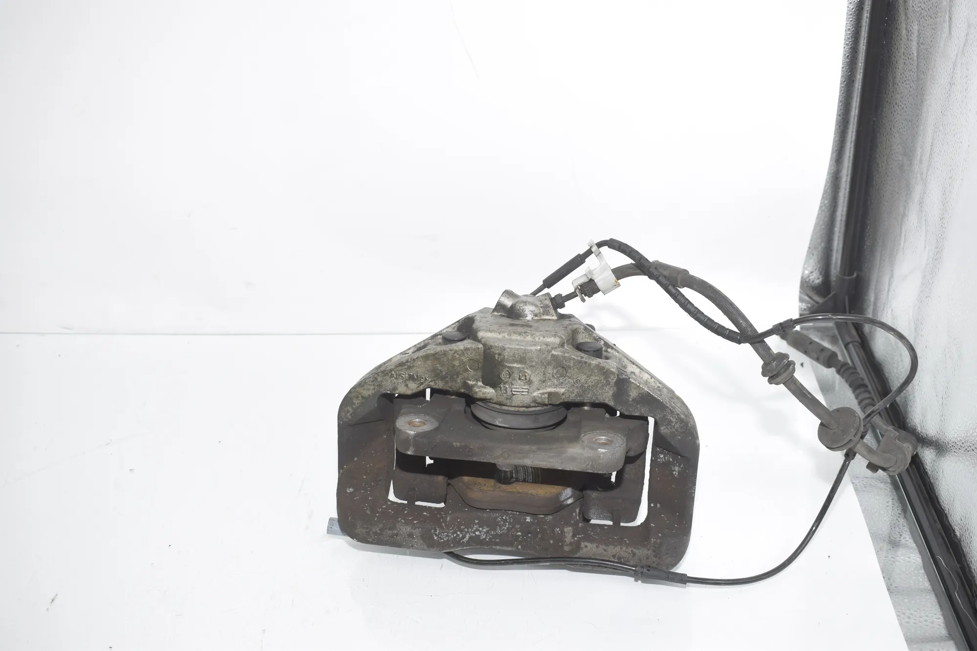 Front Left Brake Caliper – OEM 6792689 · BMW 5 Touring (F11) 530 d xDrive 2012 – 3