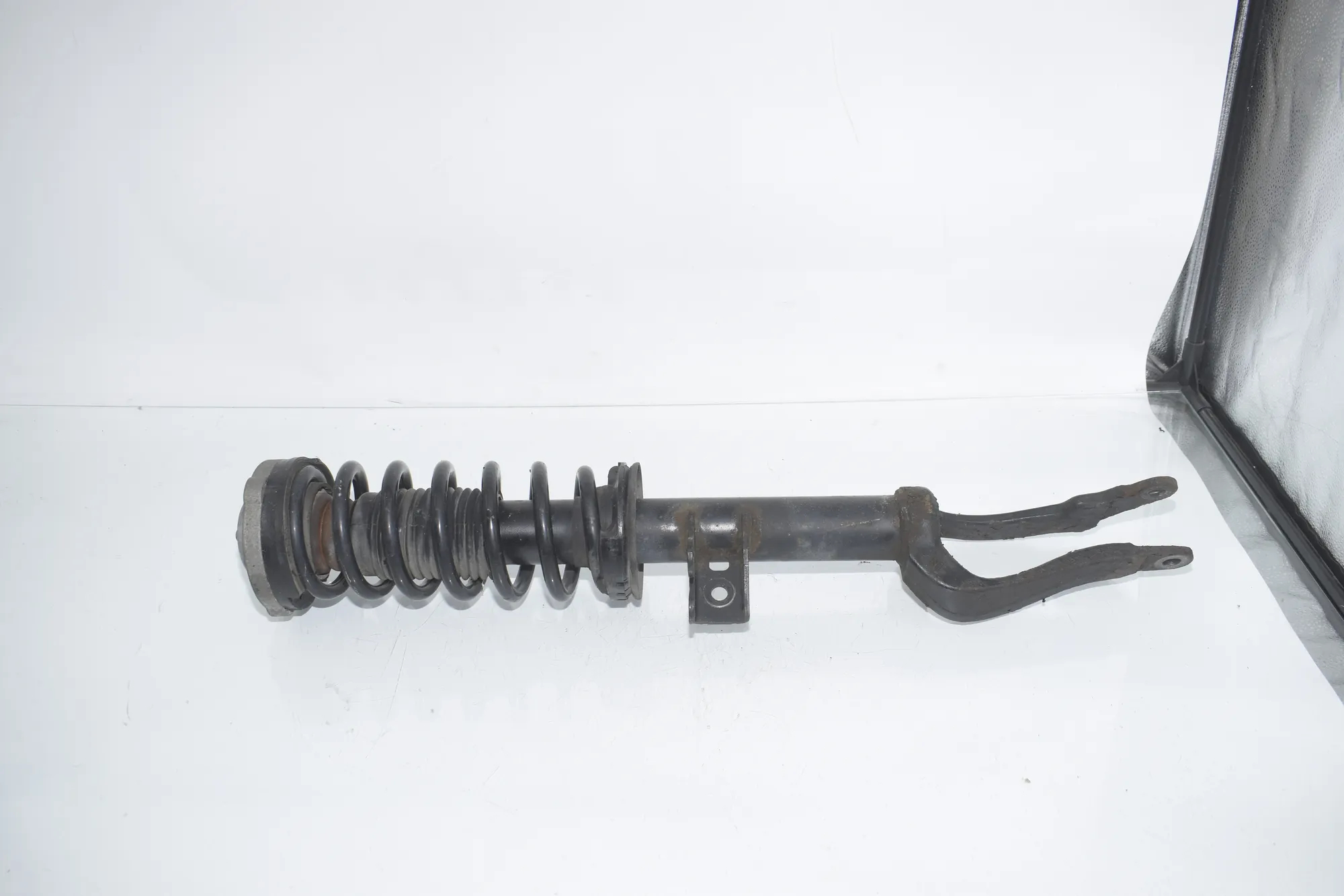 Front Left Shock Absorber – OEM 6783975 · BMW 5 Touring (F11) 530 d xDrive 2012