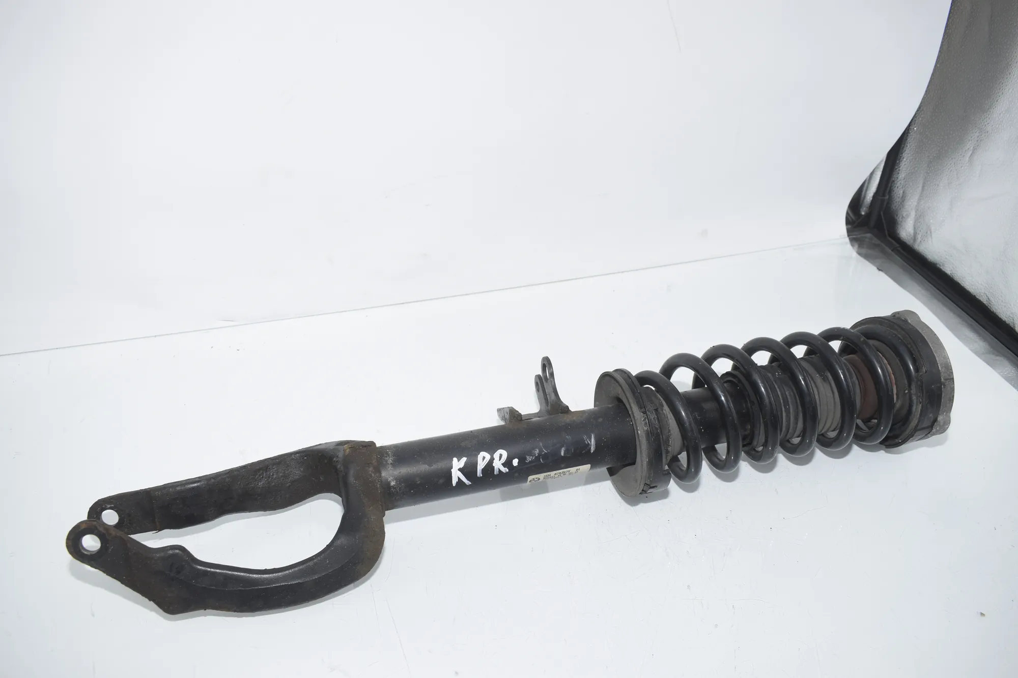 Front Left Shock Absorber – OEM 6783975 · BMW 5 Touring (F11) 530 d xDrive 2012 – 3