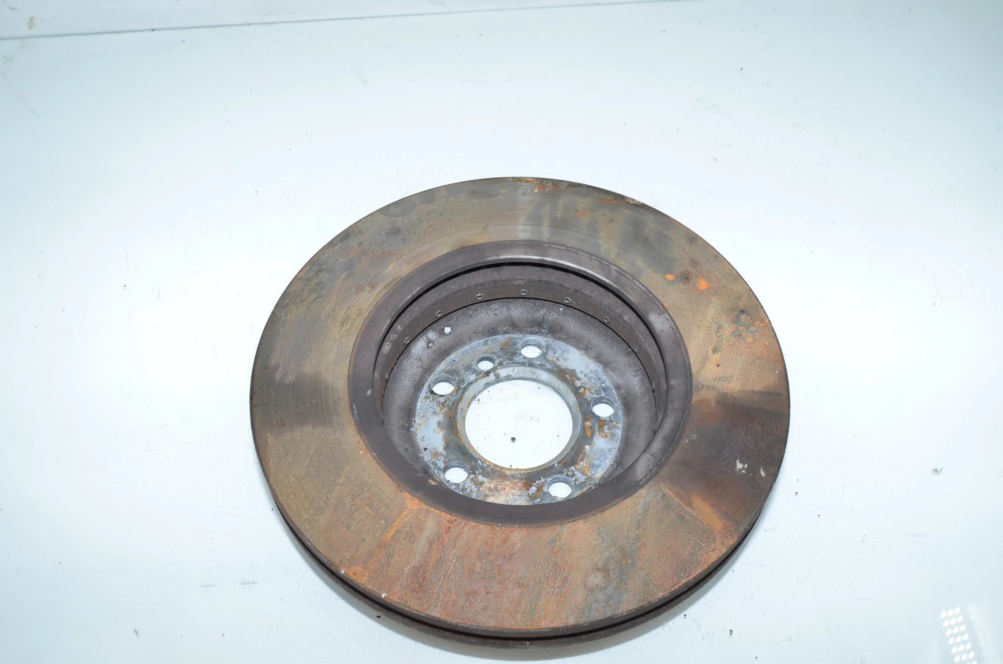 Front Right Brake Disc – OEM 6898730 · BMW 5 Touring (F11) 530 d xDrive 2012 – 3
