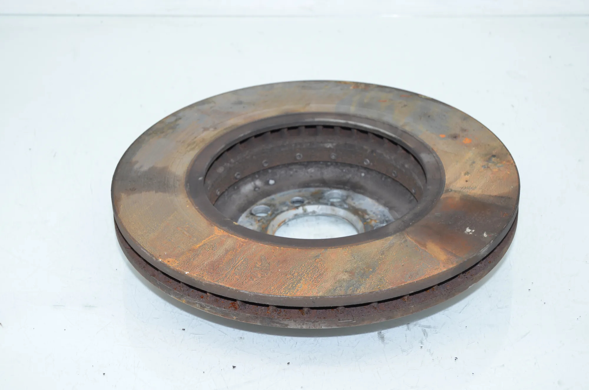 Front Right Brake Disc – OEM 6898730 · BMW 5 Touring (F11) 530 d xDrive 2012 – 4