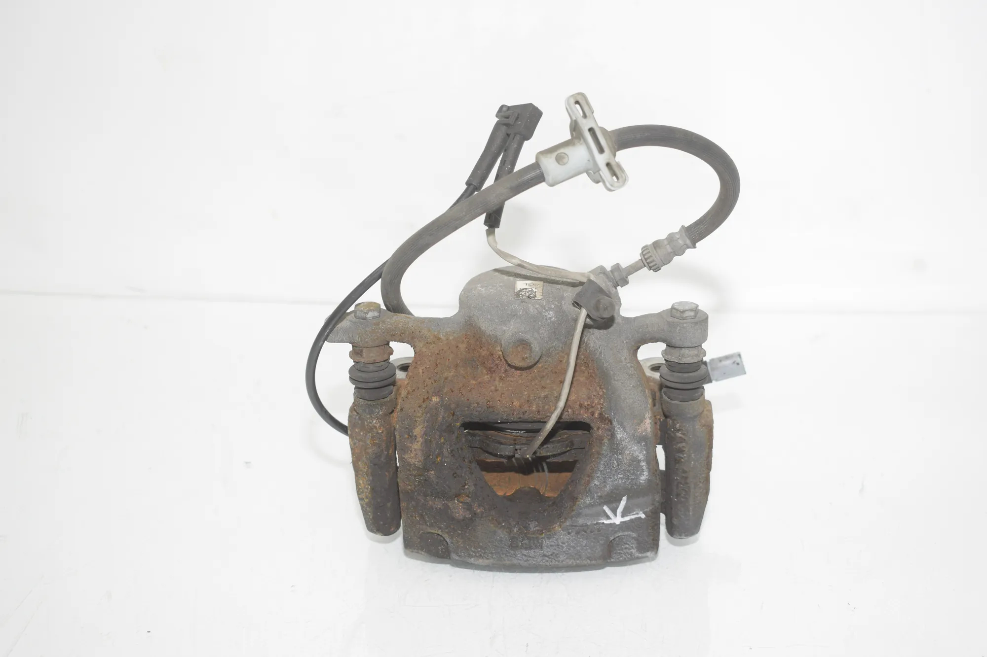 Front Left Brake Caliper – OEM 6860263 · BMW 2 Gran Tourer (F46) 216 i 2018 – 2