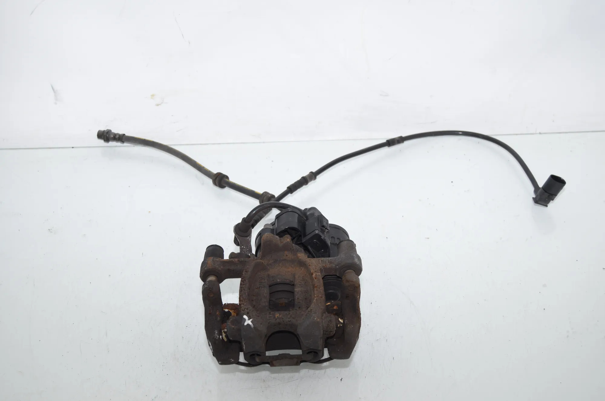 Rear Left Brake Caliper – OEM 6892605 · BMW 2 Gran Tourer (F46) 216 i 2018