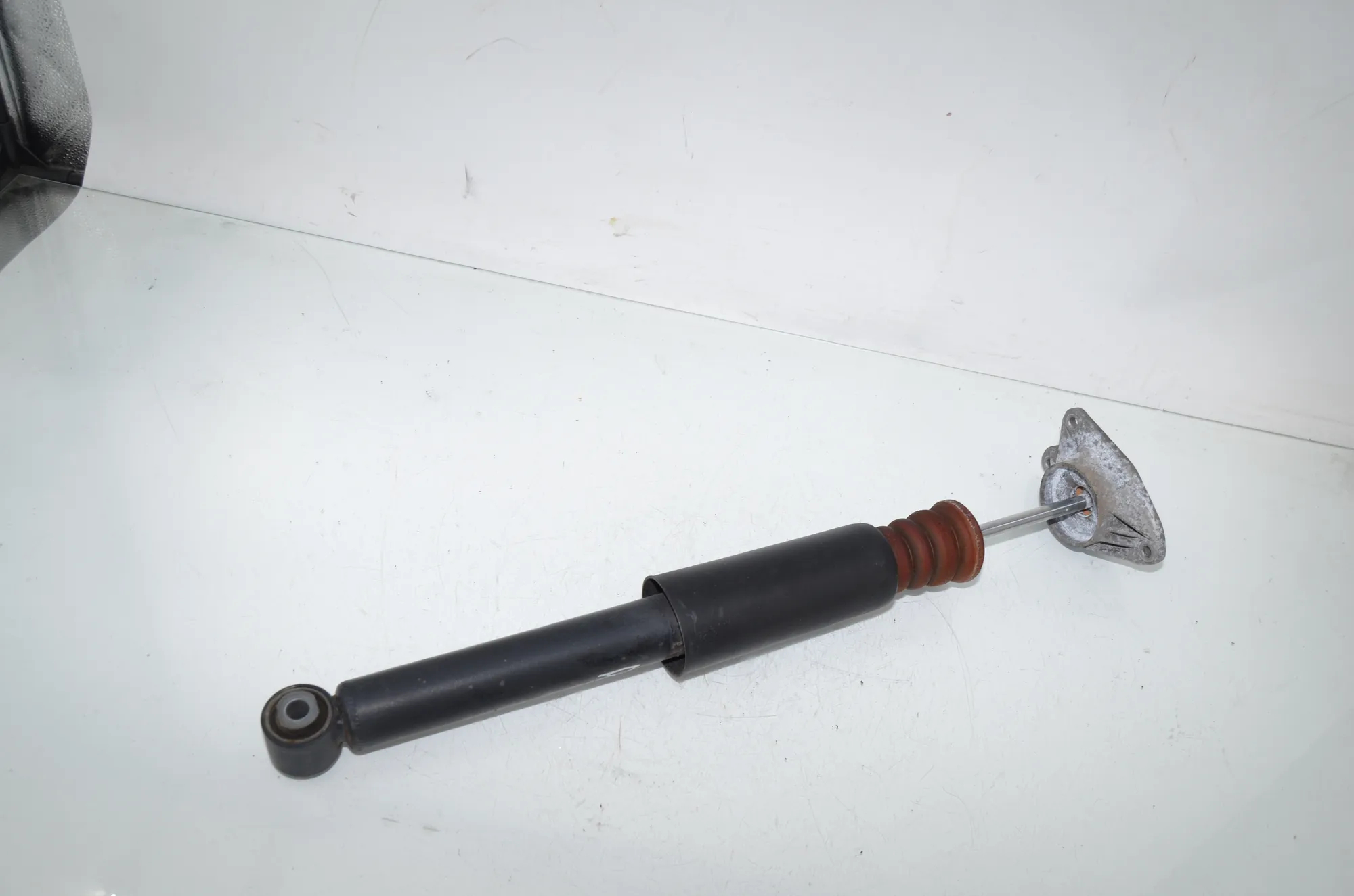 Rear Right Shock Absorber – OEM 6887330 · BMW 2 Gran Tourer (F46) 216 i 2018 – 3