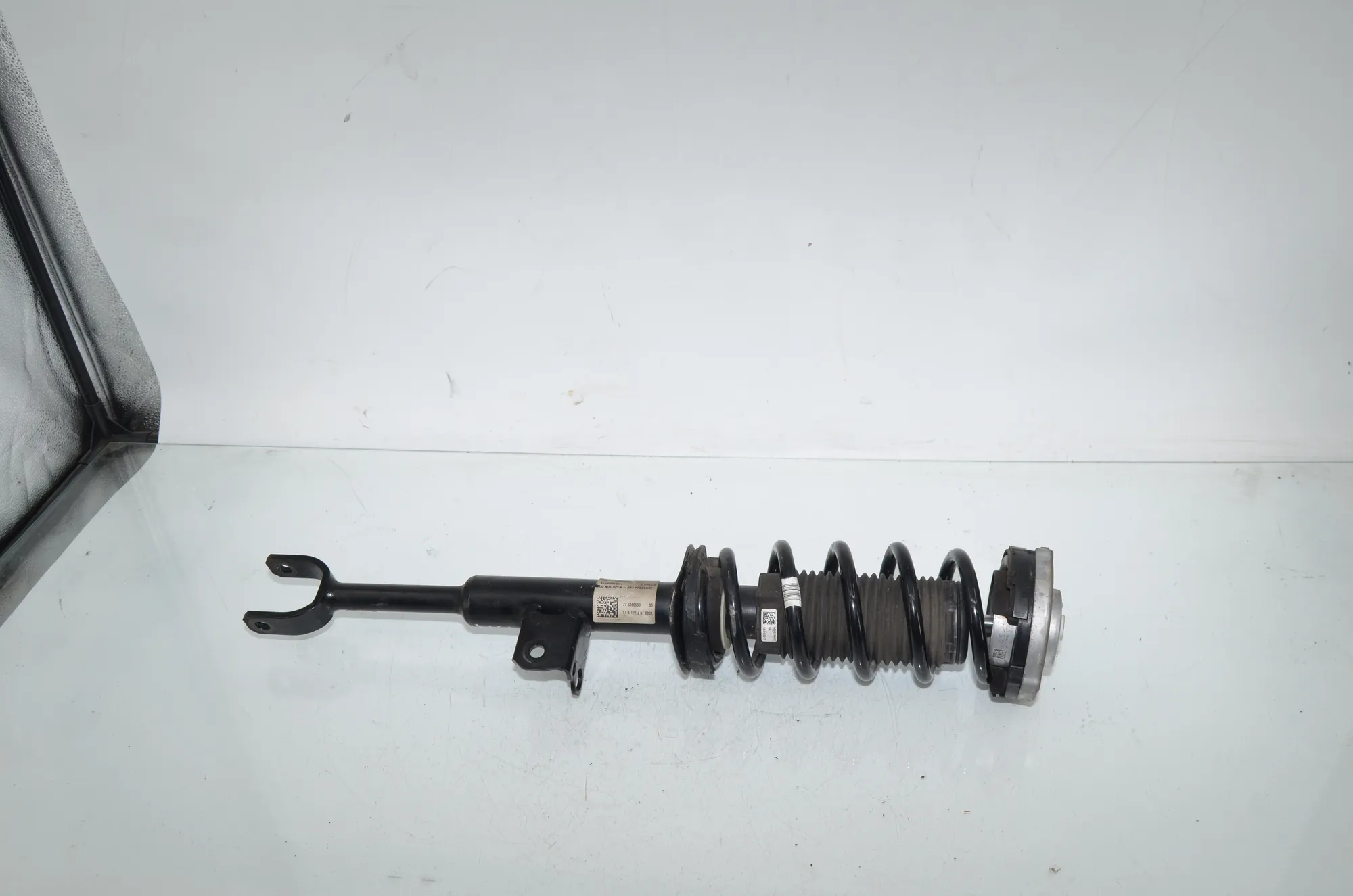 Front Left Shock Absorber – OEM 6866599 · BMW 5 (G30) (2016 - -) 540 i 2017