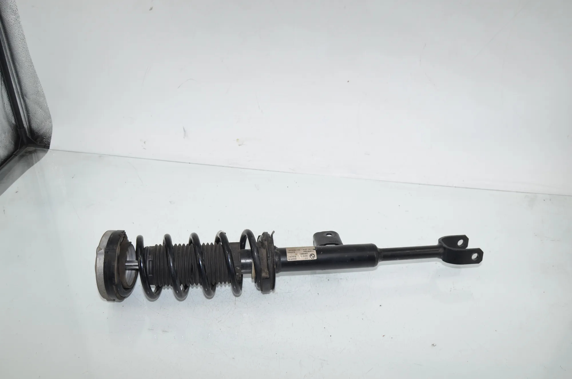 Front Left Shock Absorber – OEM 6866599 · BMW 5 (G30) (2016 - -) 540 i 2017 – 2